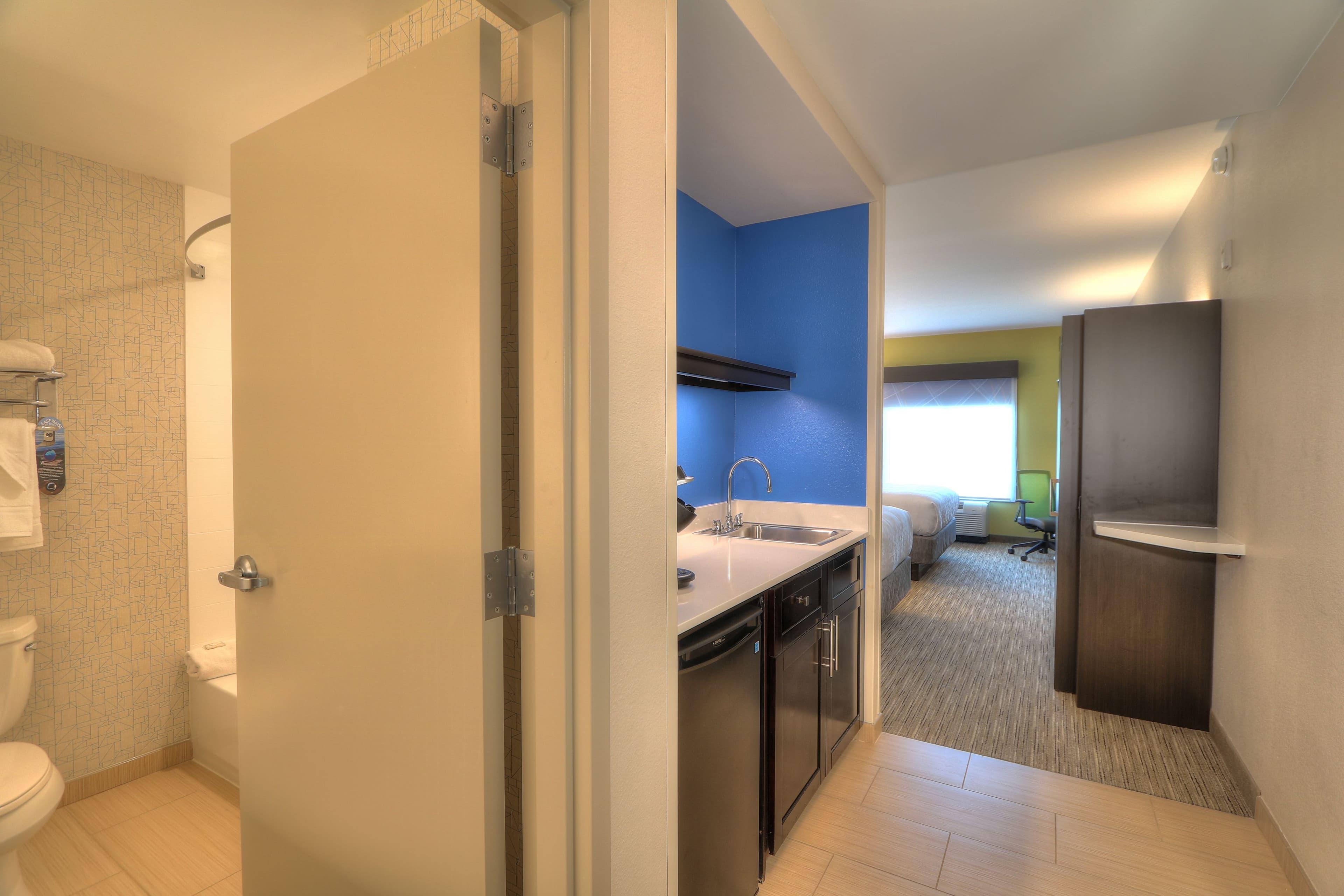 Holiday Inn Express & Suites Mobile/Saraland — 35