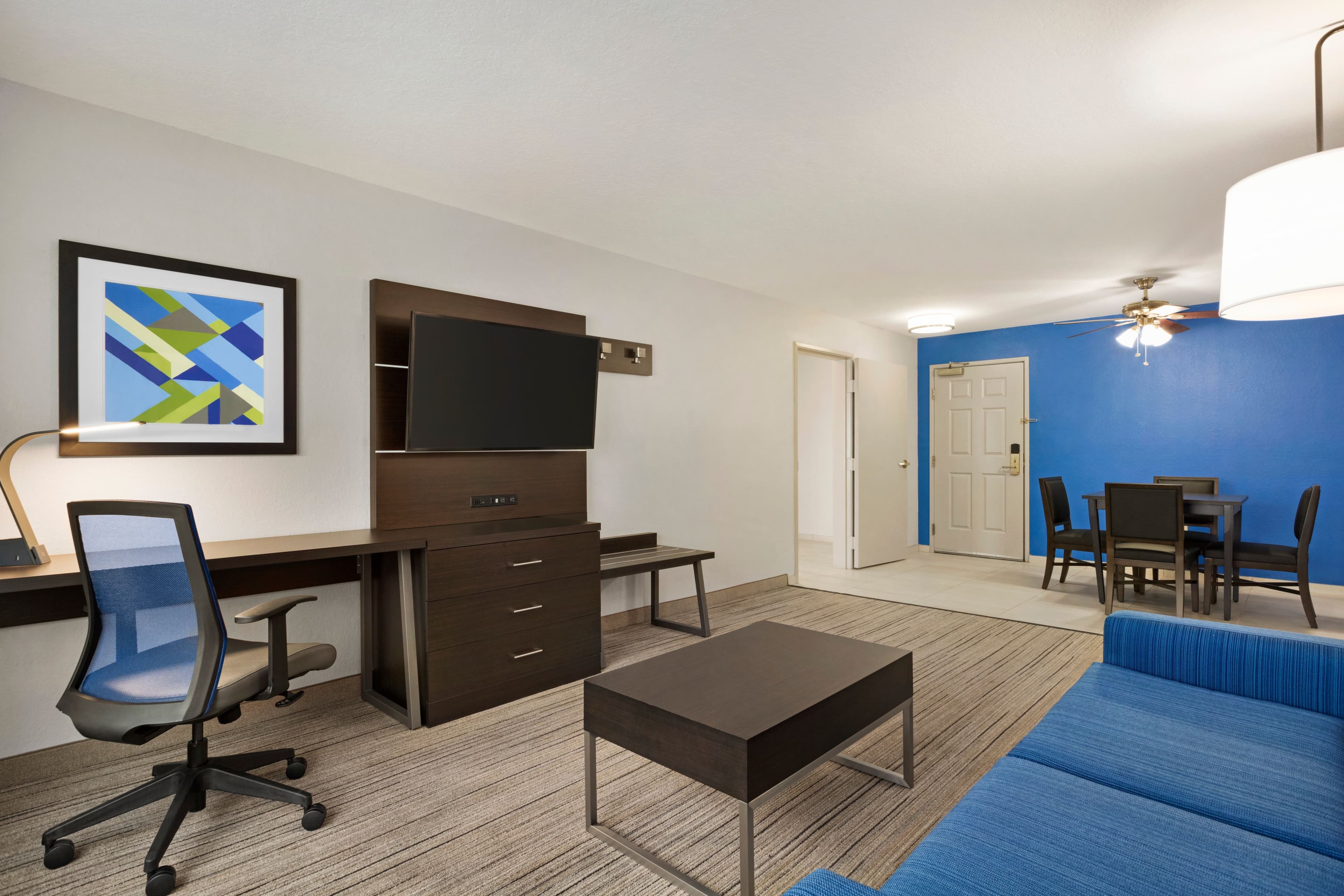 Holiday Inn Express & Suites Sarasota East - I-75 — 18