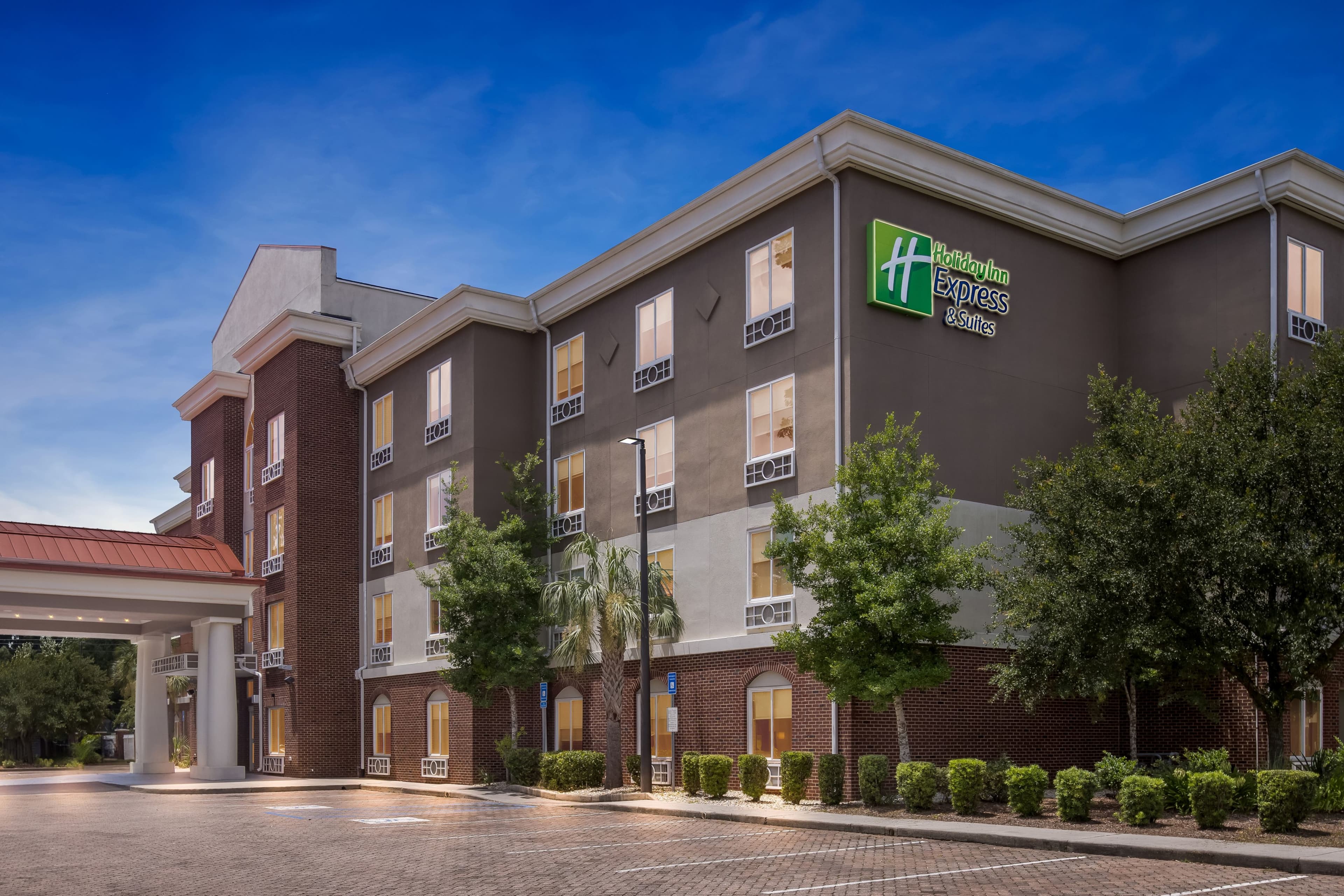 Holiday Inn Express & Suites Savannah - Midtown