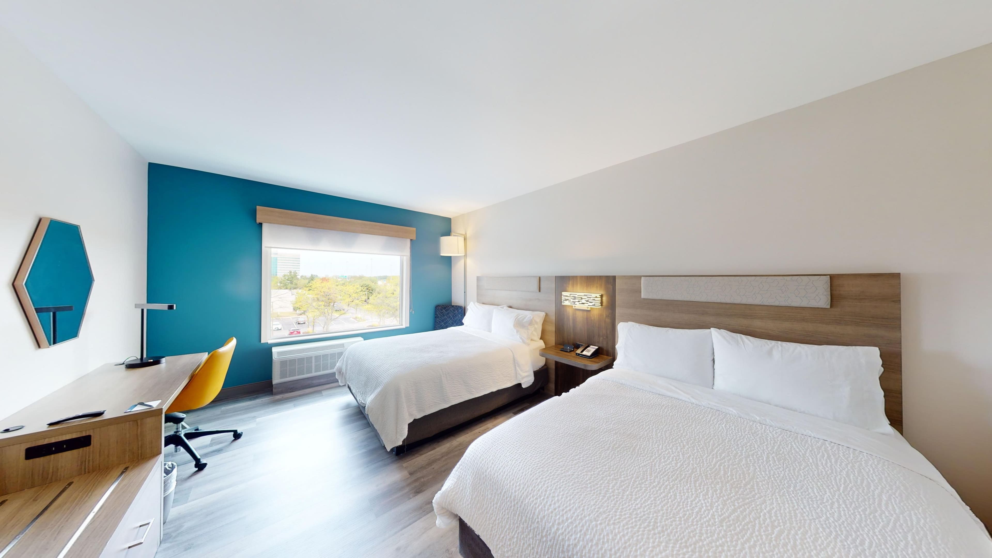 Holiday Inn Express & Suites Chicago Schaumburg — 16