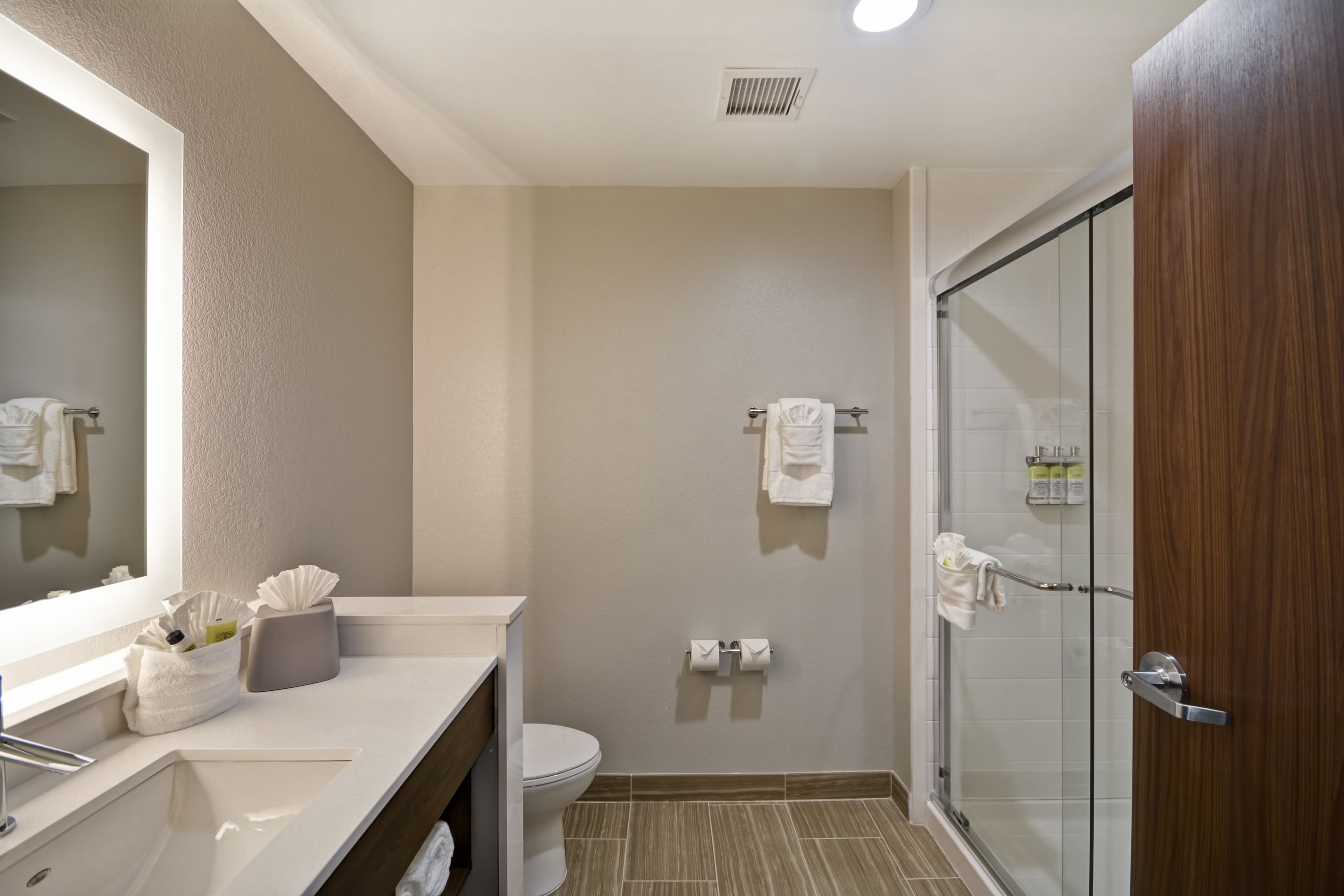 Holiday Inn Express & Suites Houston NASA - Boardwalk Area — 7