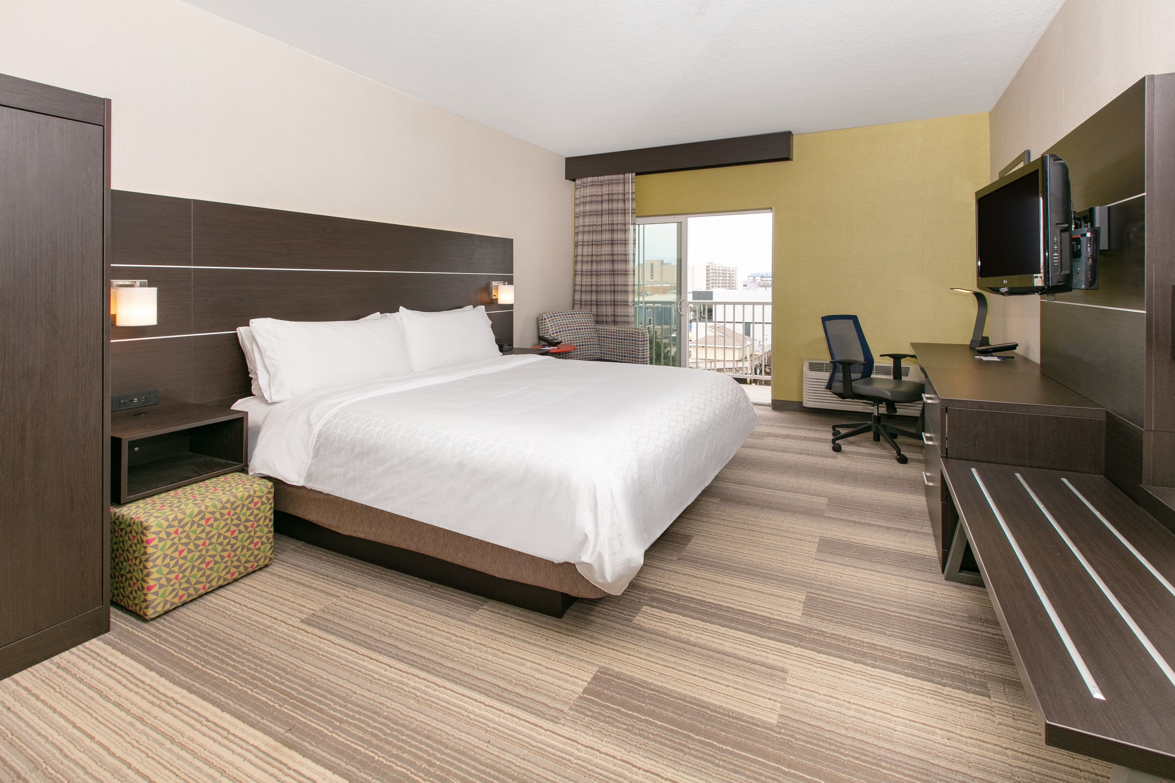 Holiday Inn Express & Suites Seaside-Convention Center — 11