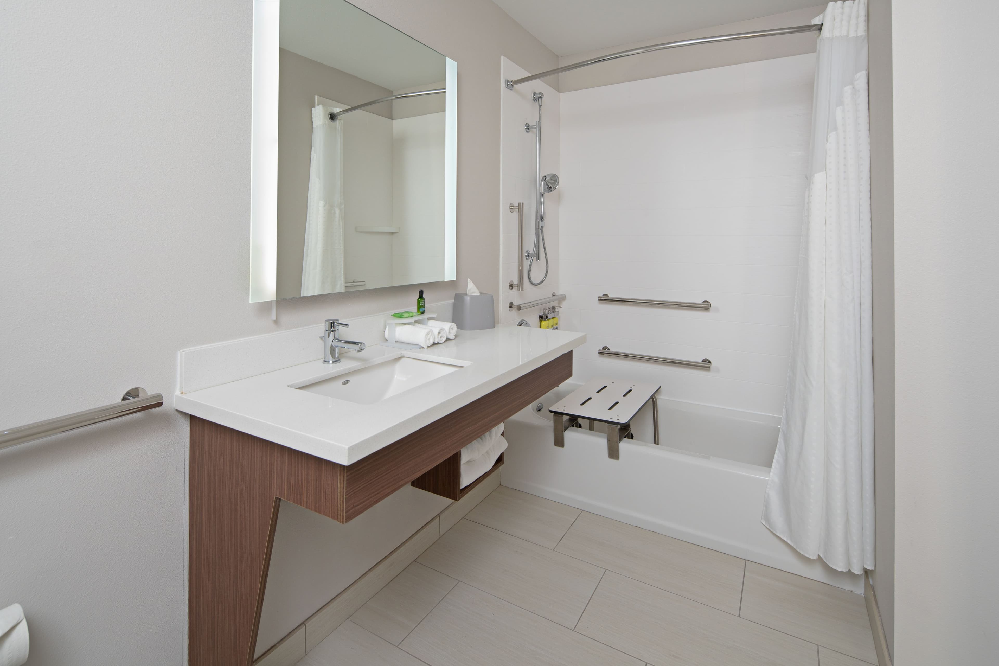 Holiday Inn Express & Suites Seattle-Sea-Tac Airport — 11