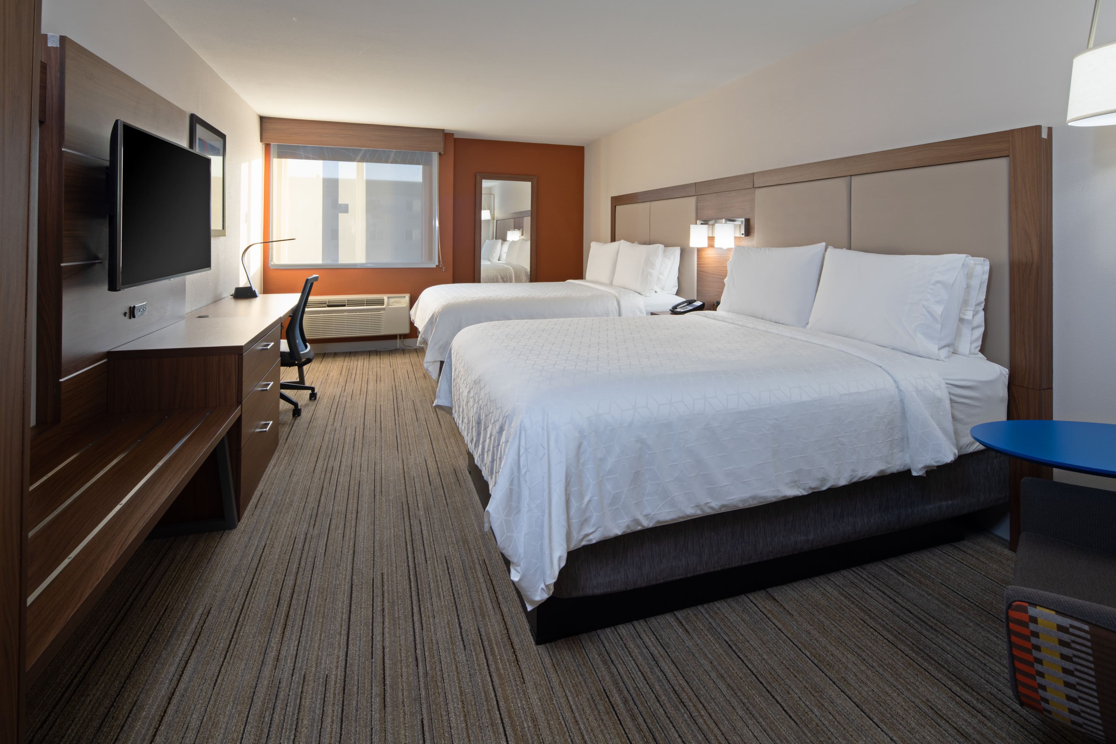 Holiday Inn Express & Suites Seattle-Sea-Tac Airport — 14