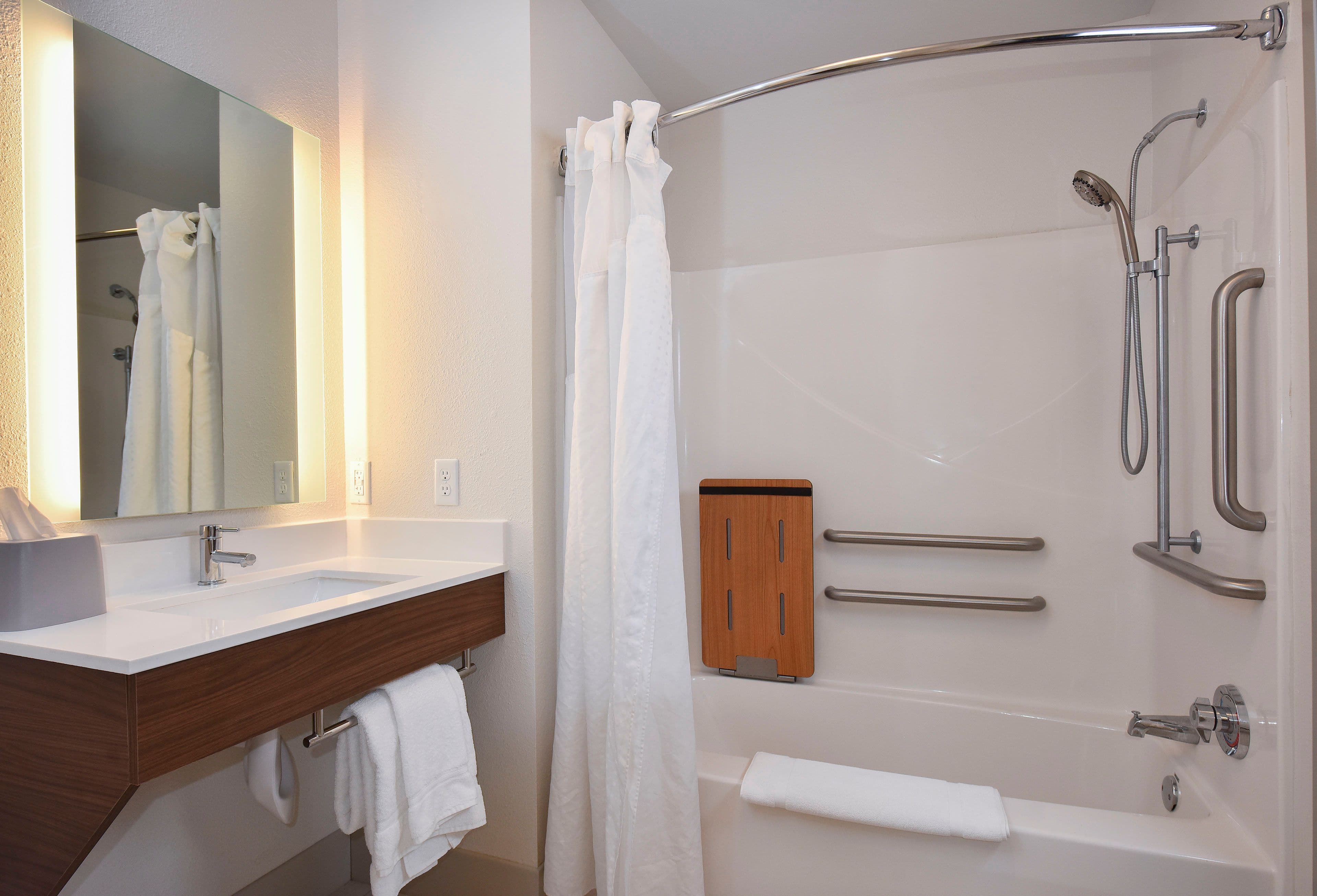 Holiday Inn Express & Suites Selma — 15