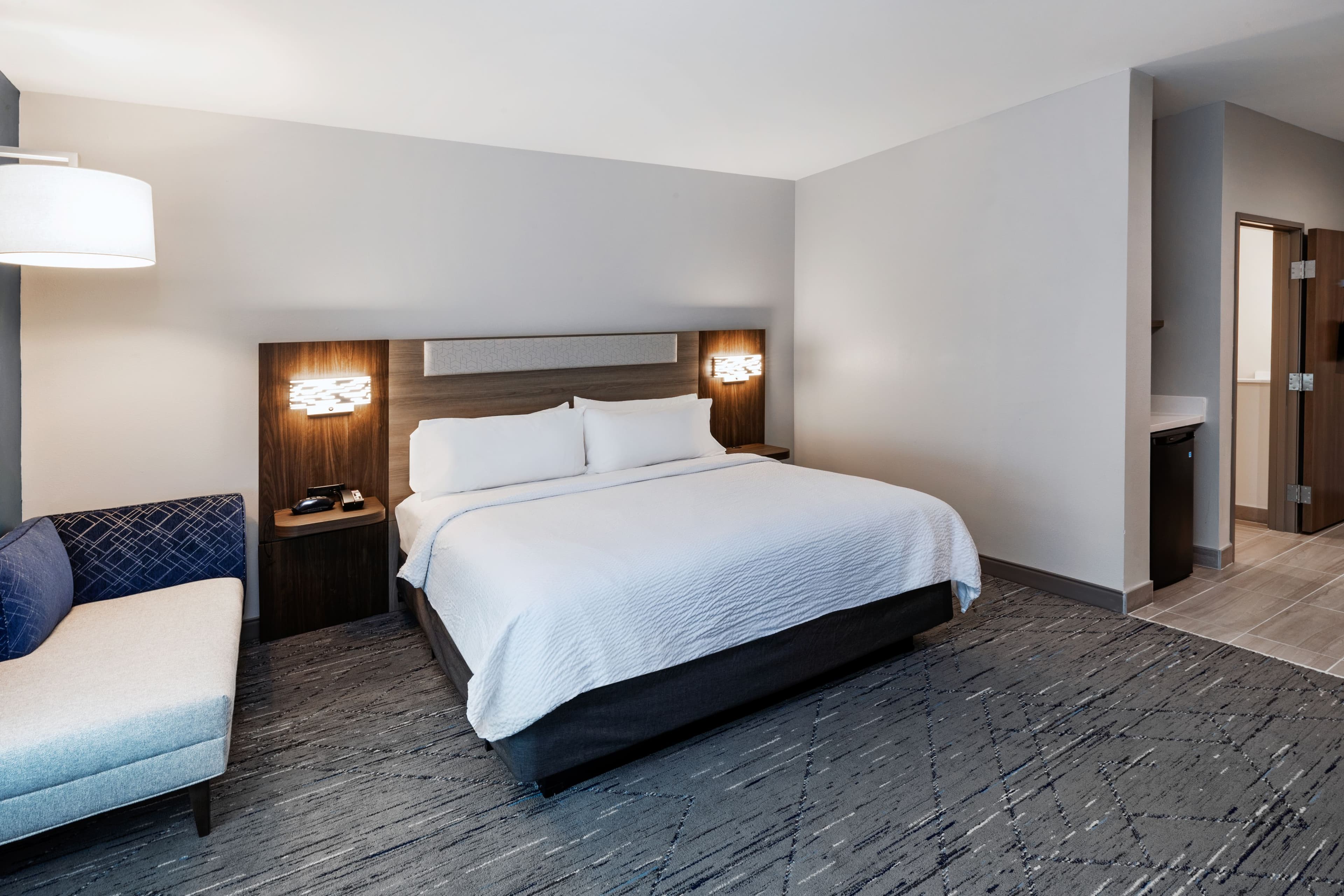 Holiday Inn Express & Suites Senatobia I-55 — 11