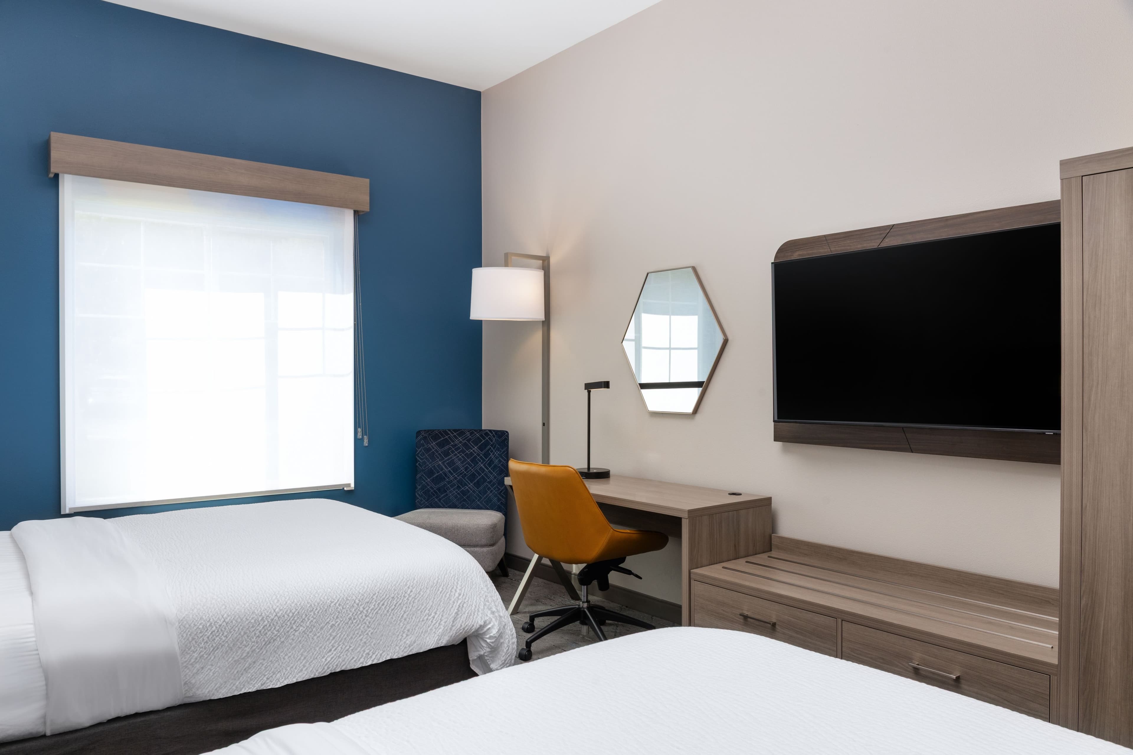 Holiday Inn Express & Suites Sequim — 11