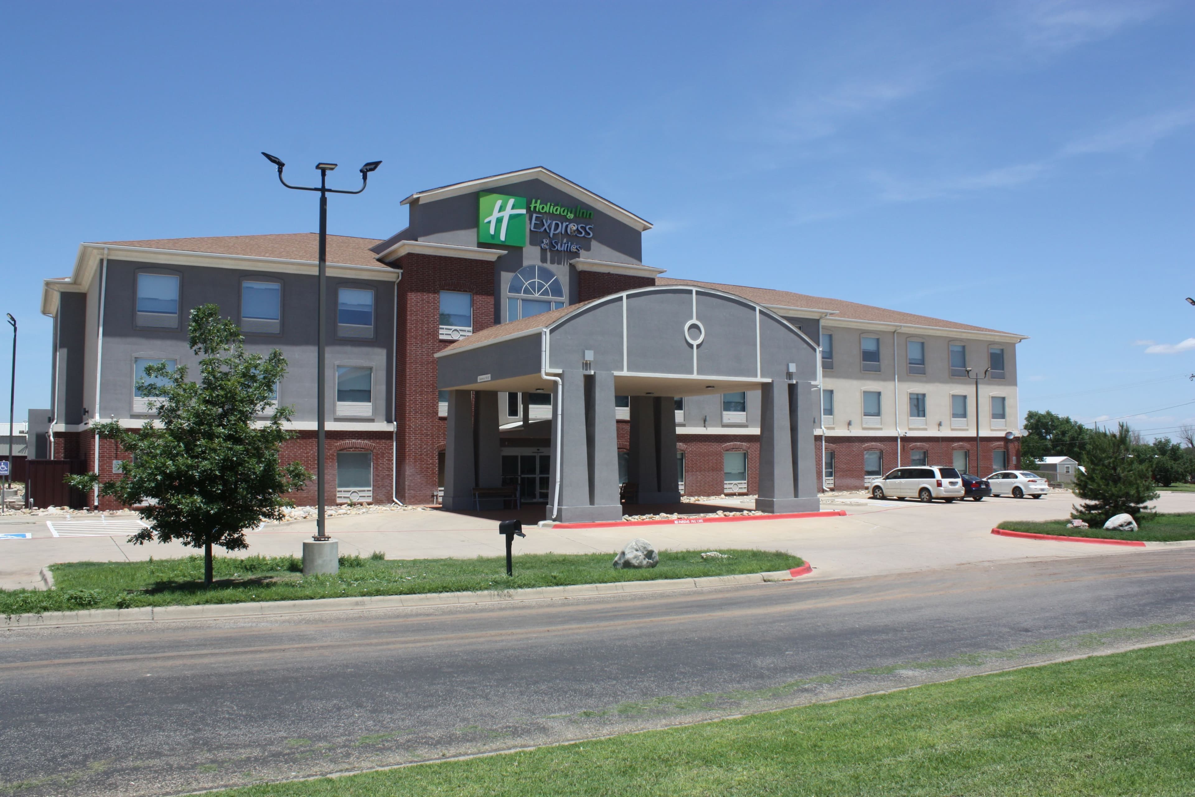 Holiday Inn Express & Suites Shamrock North - Image 1