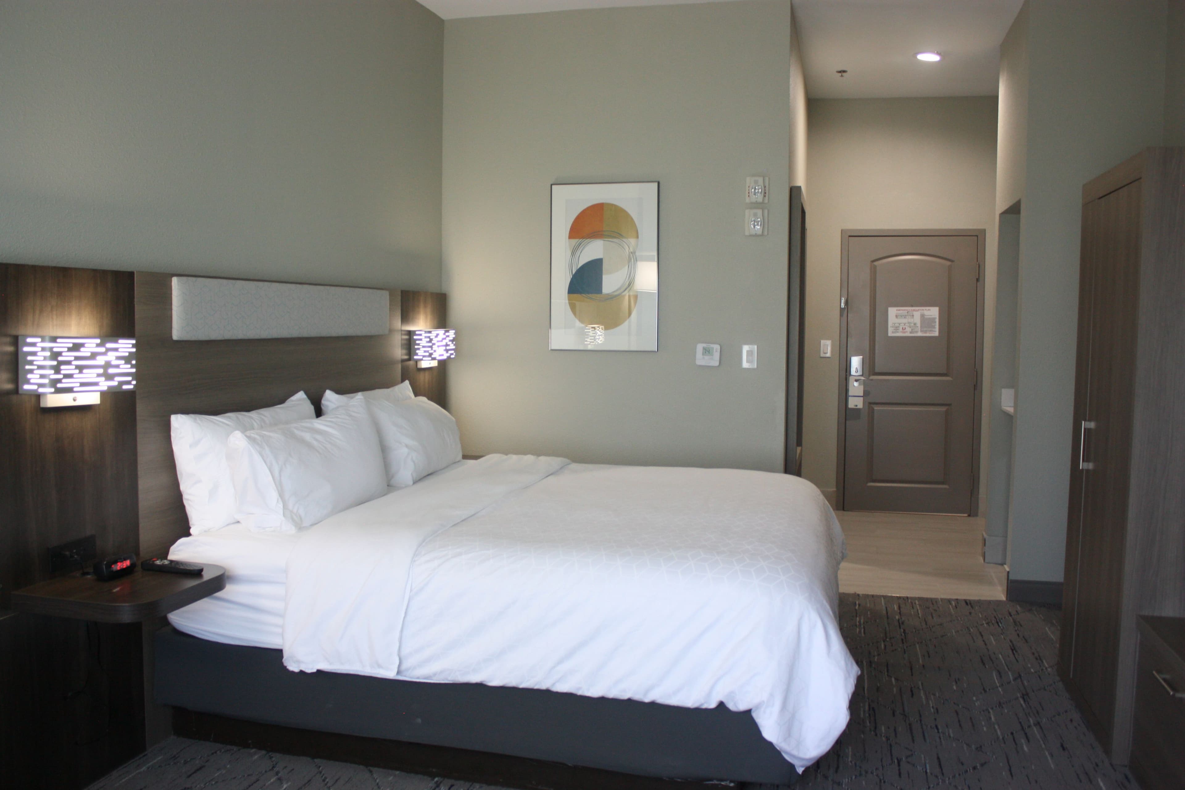 Holiday Inn Express & Suites Shamrock North - Image 3