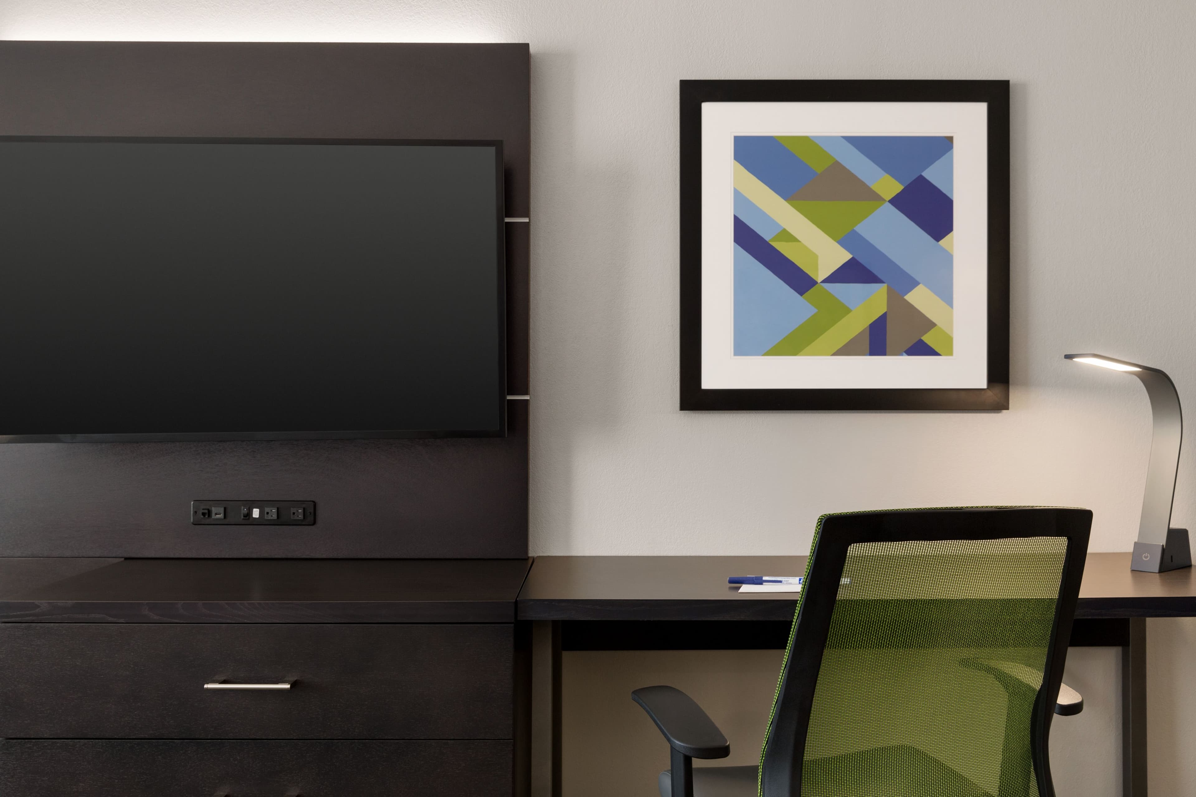 Holiday Inn Express & Suites Shawnee I-40 - Image 3