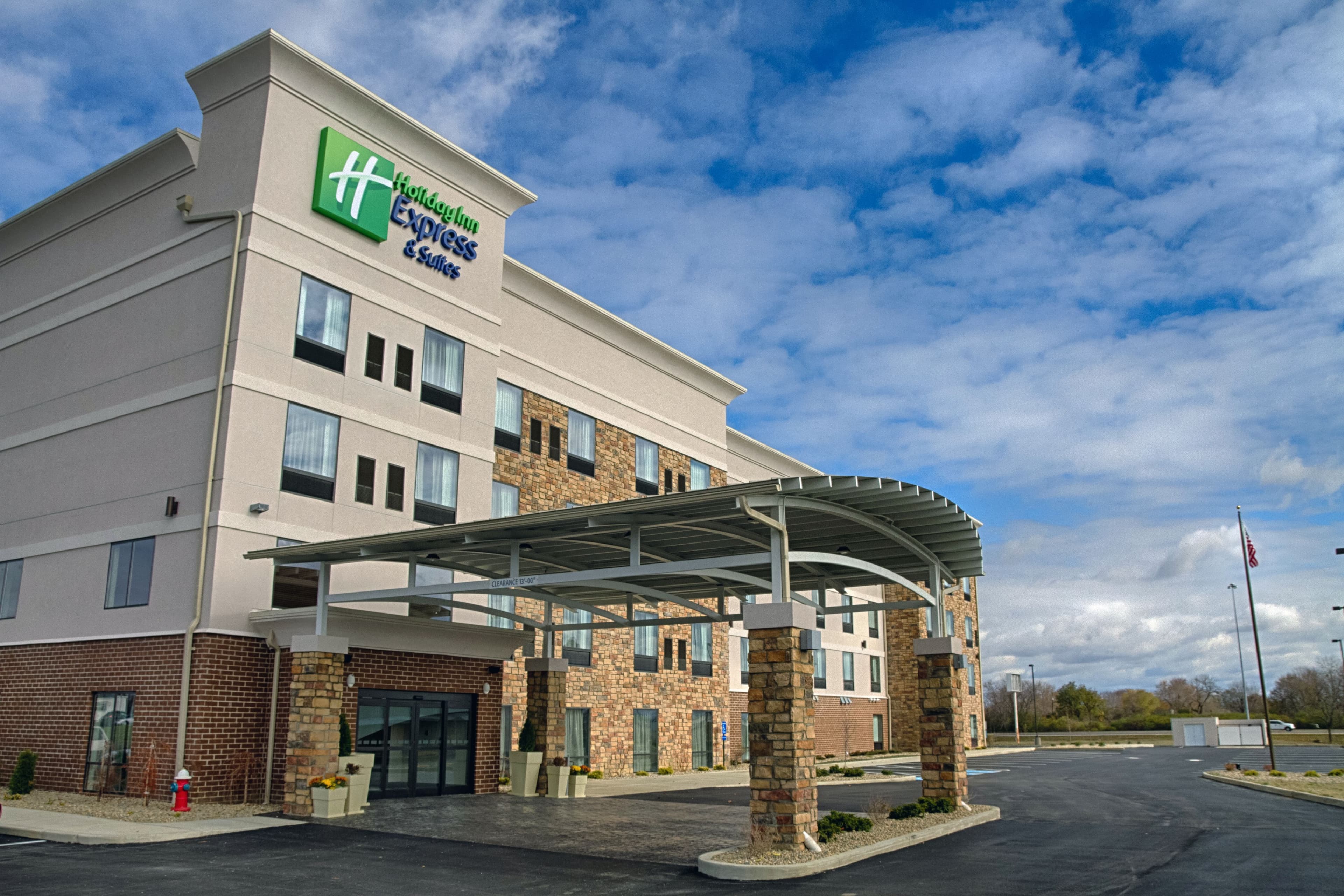 Holiday Inn Express & Suites Sidney - Image 1