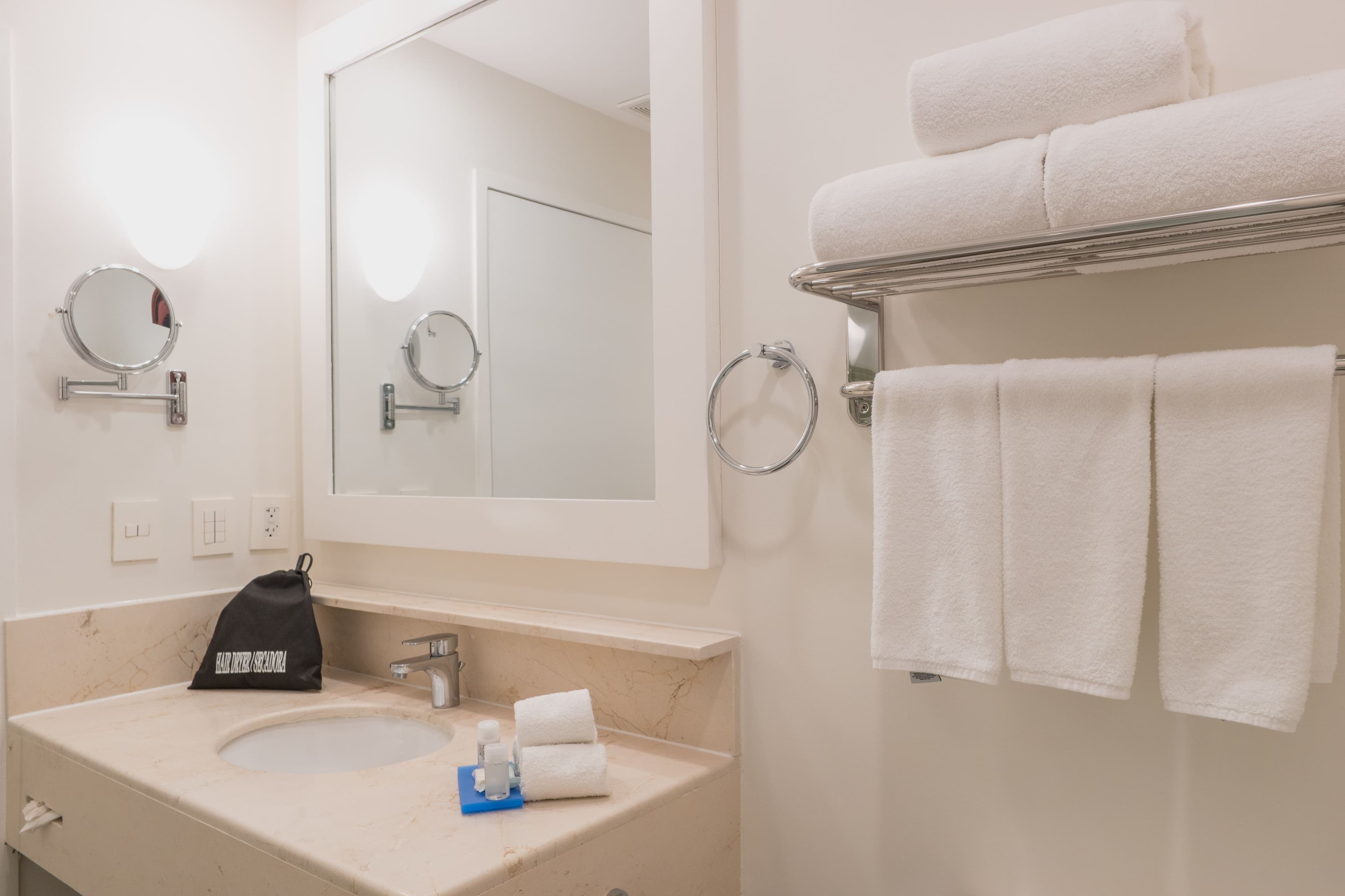 Holiday Inn Express & Suites Silao Aeropuerto - Terminal — 21