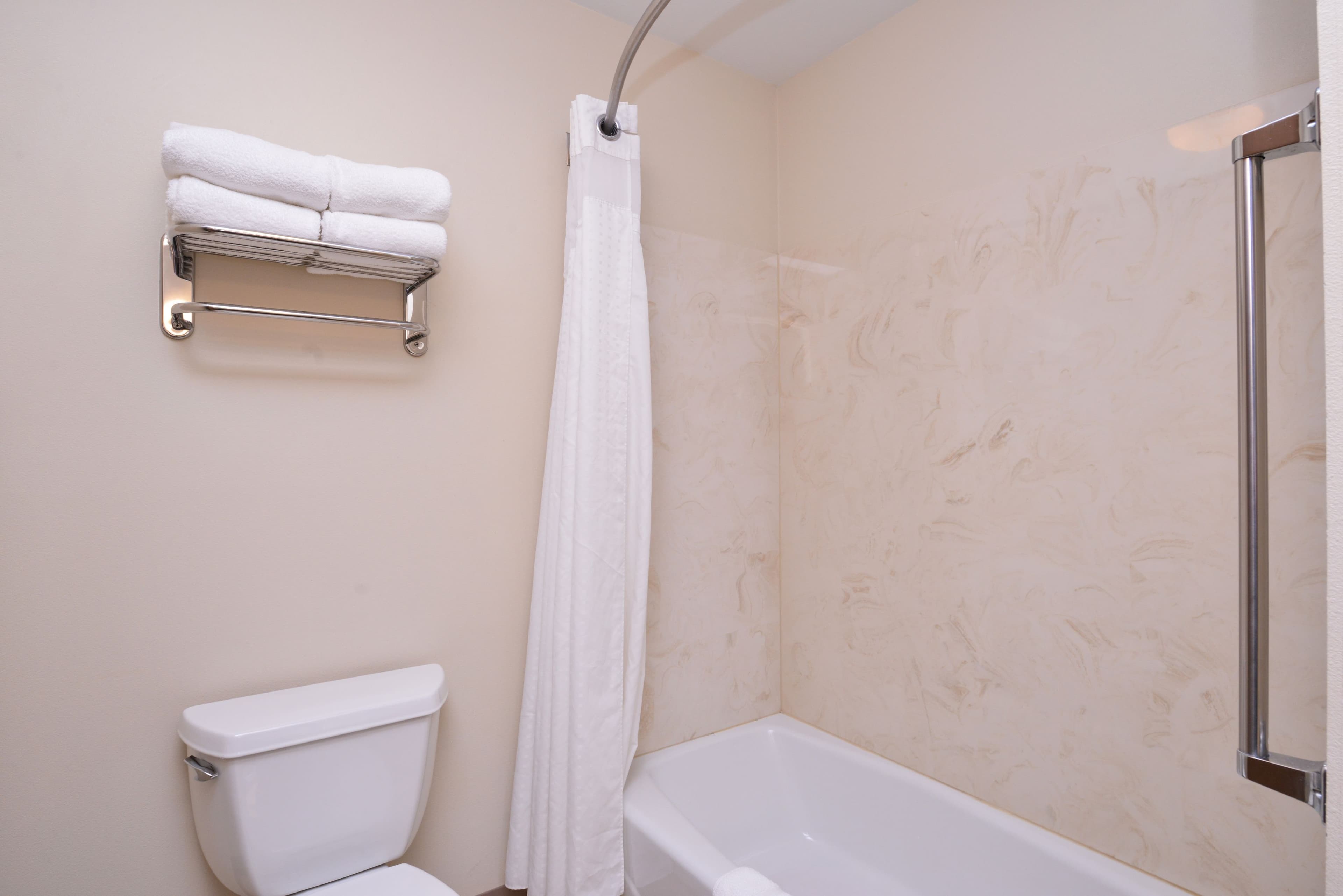 Holiday Inn Express & Suites Sioux Falls At Empire Mall — 13