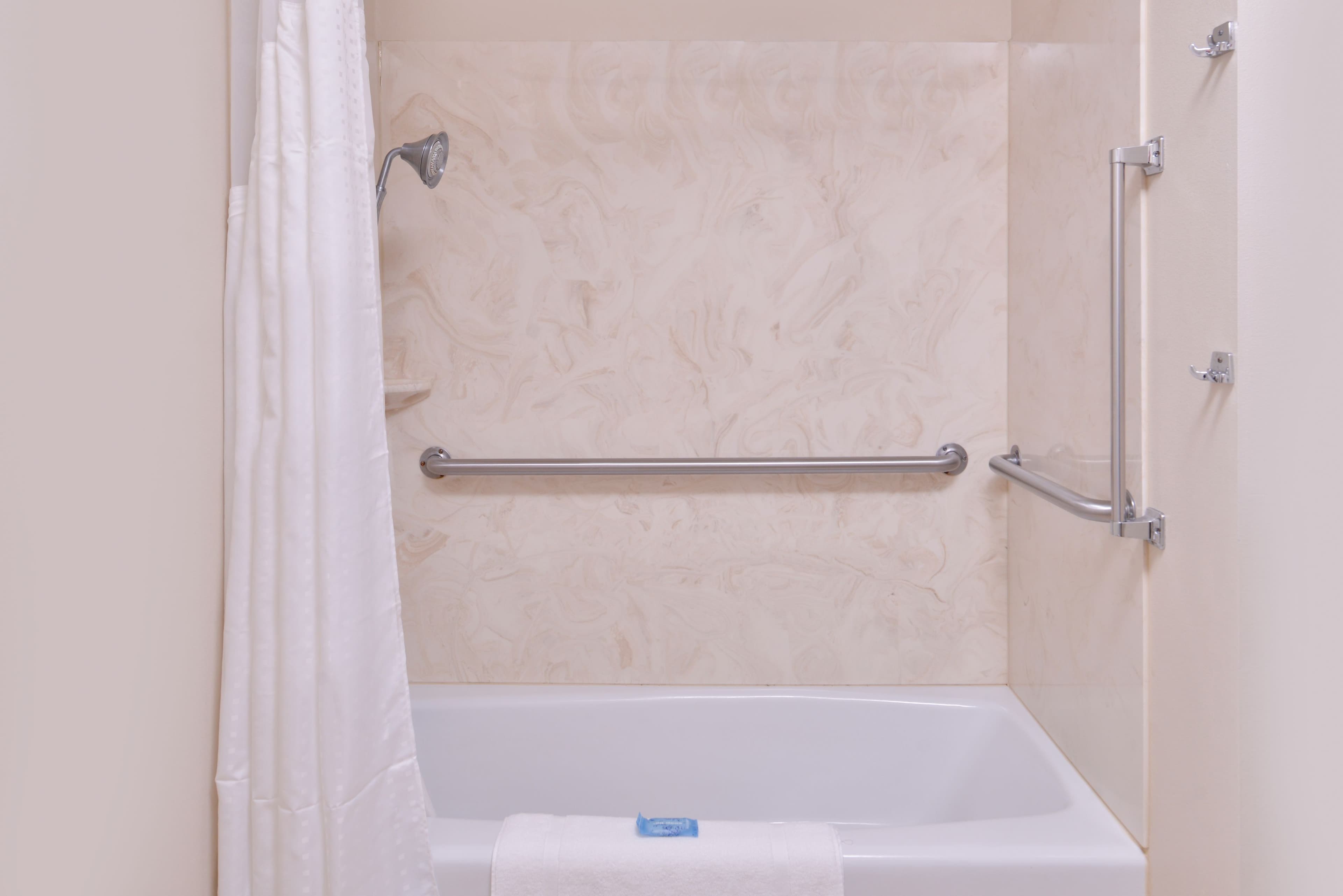 Holiday Inn Express & Suites Sioux Falls At Empire Mall — 12