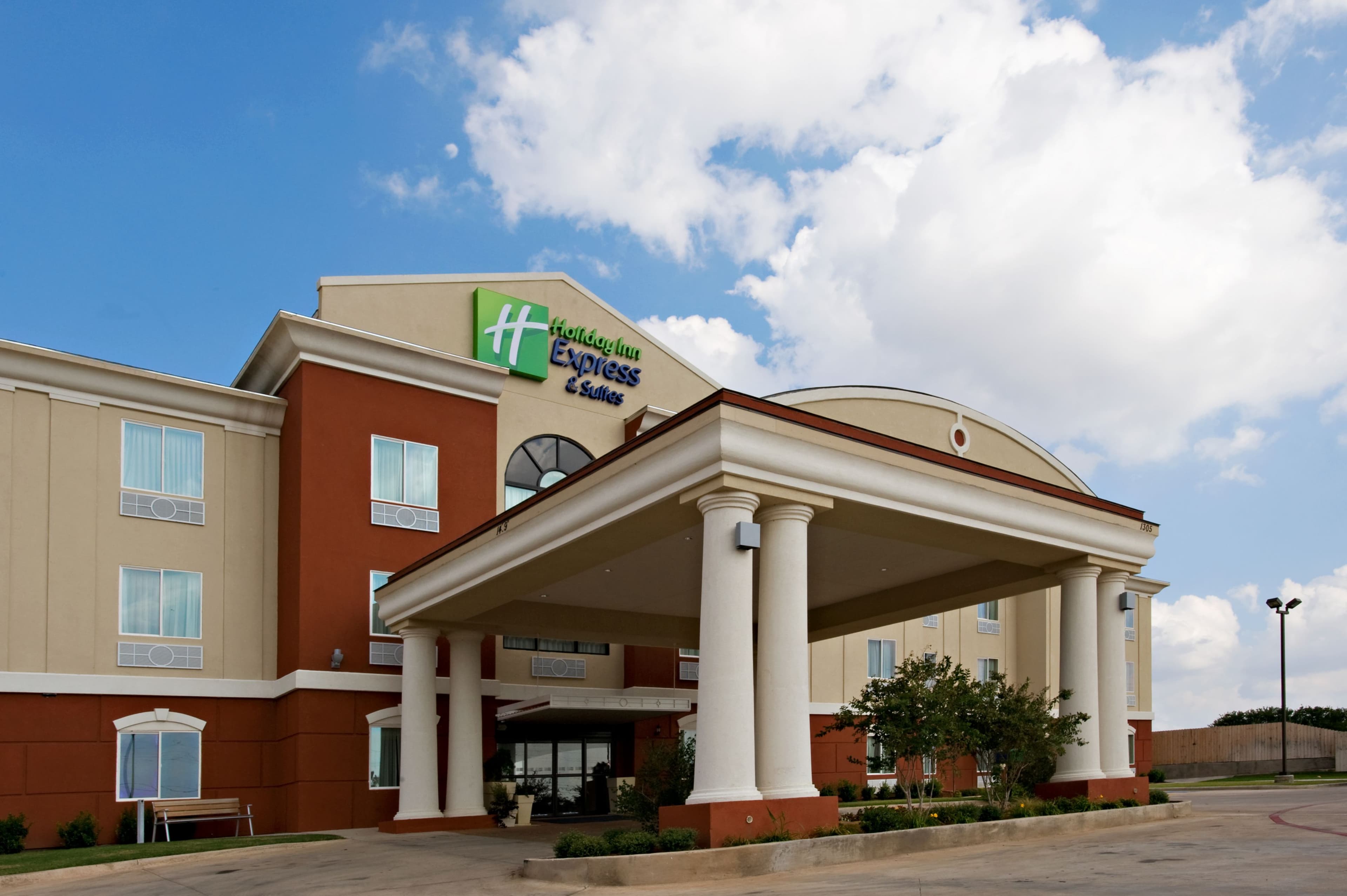 Holiday Inn Express & Suites Snyder - Image 1
