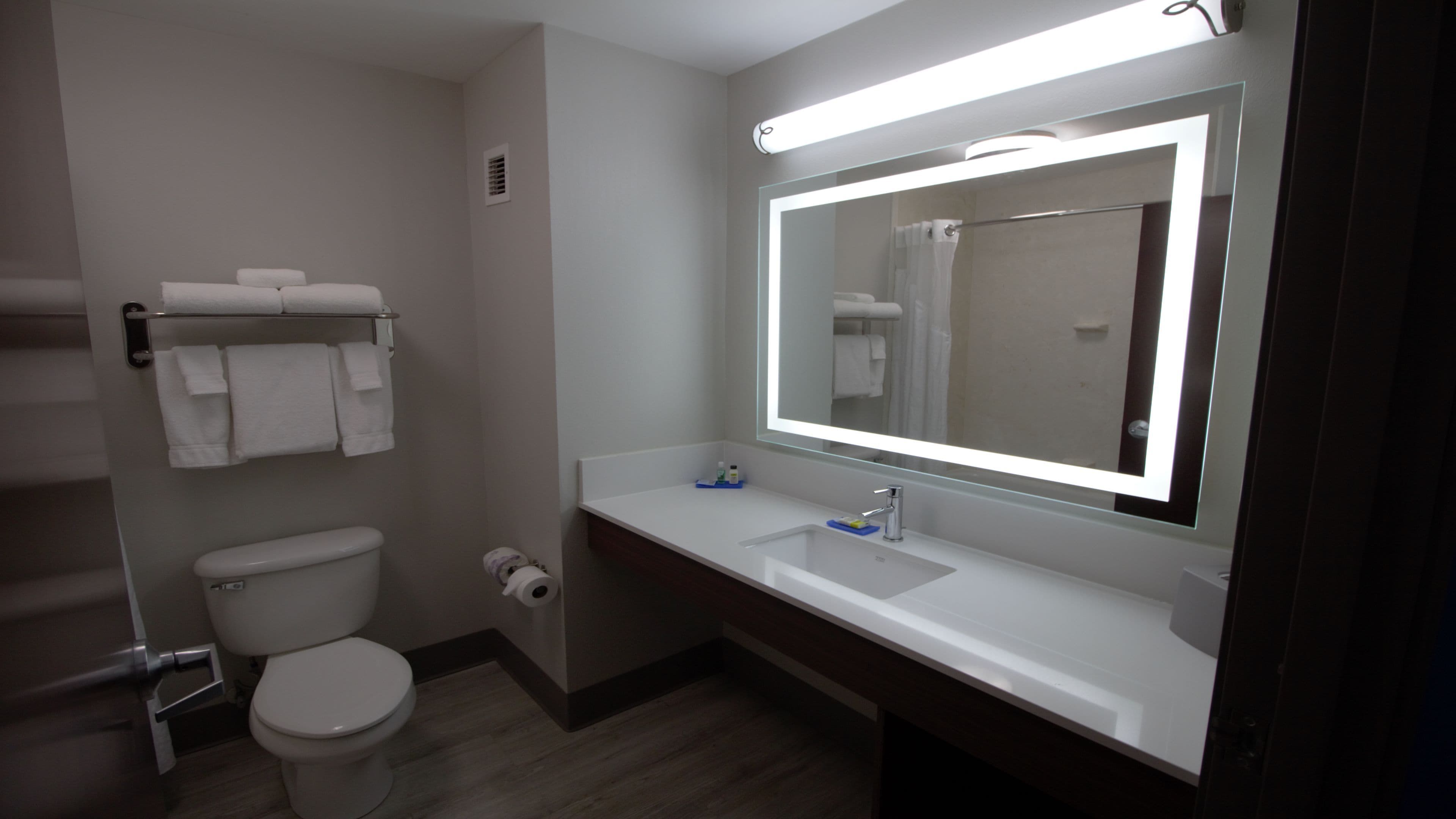 Holiday Inn Express & Suites Somerset Central — 6