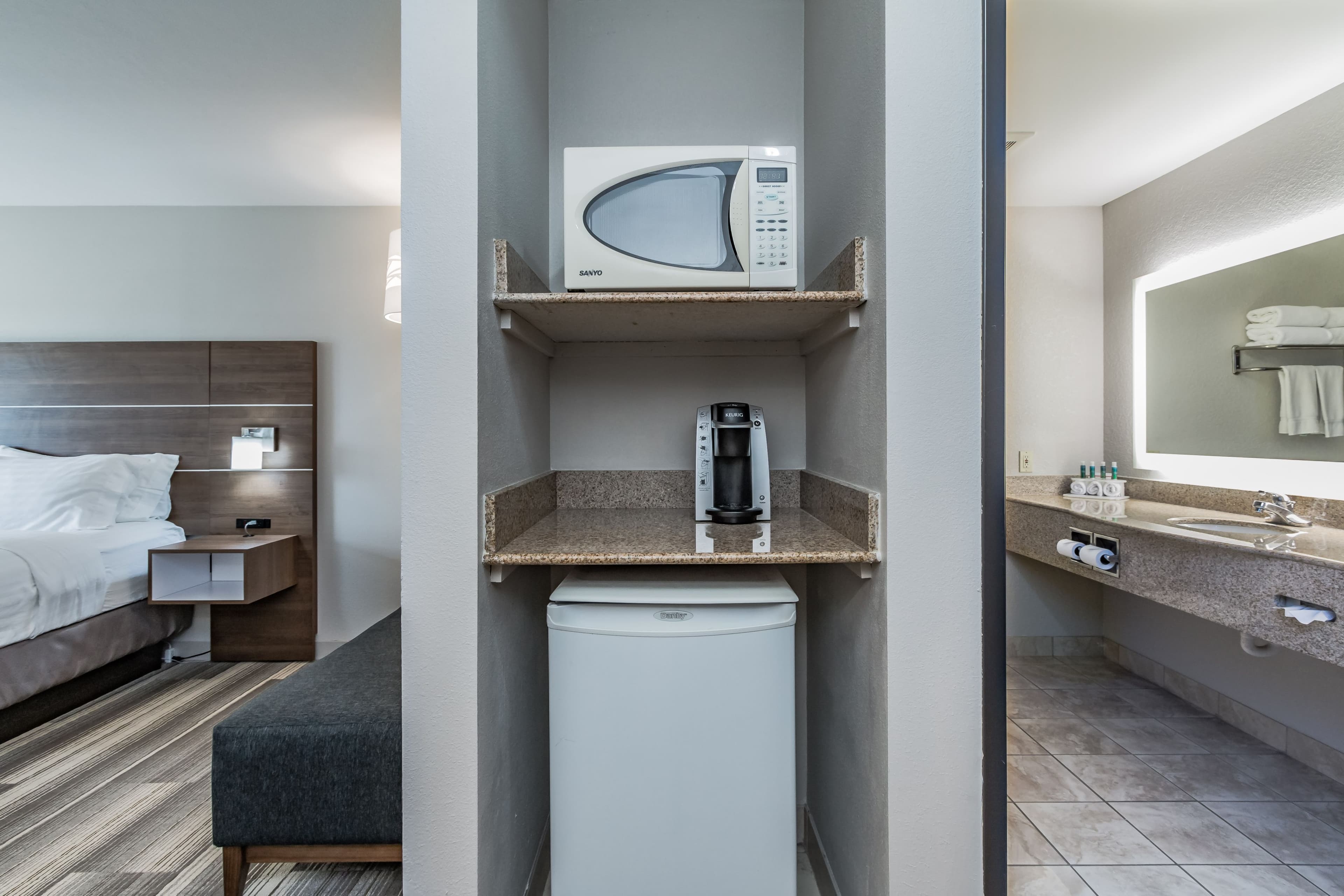 Holiday Inn Express & Suites South Bend - Notre Dame Univ. — 8