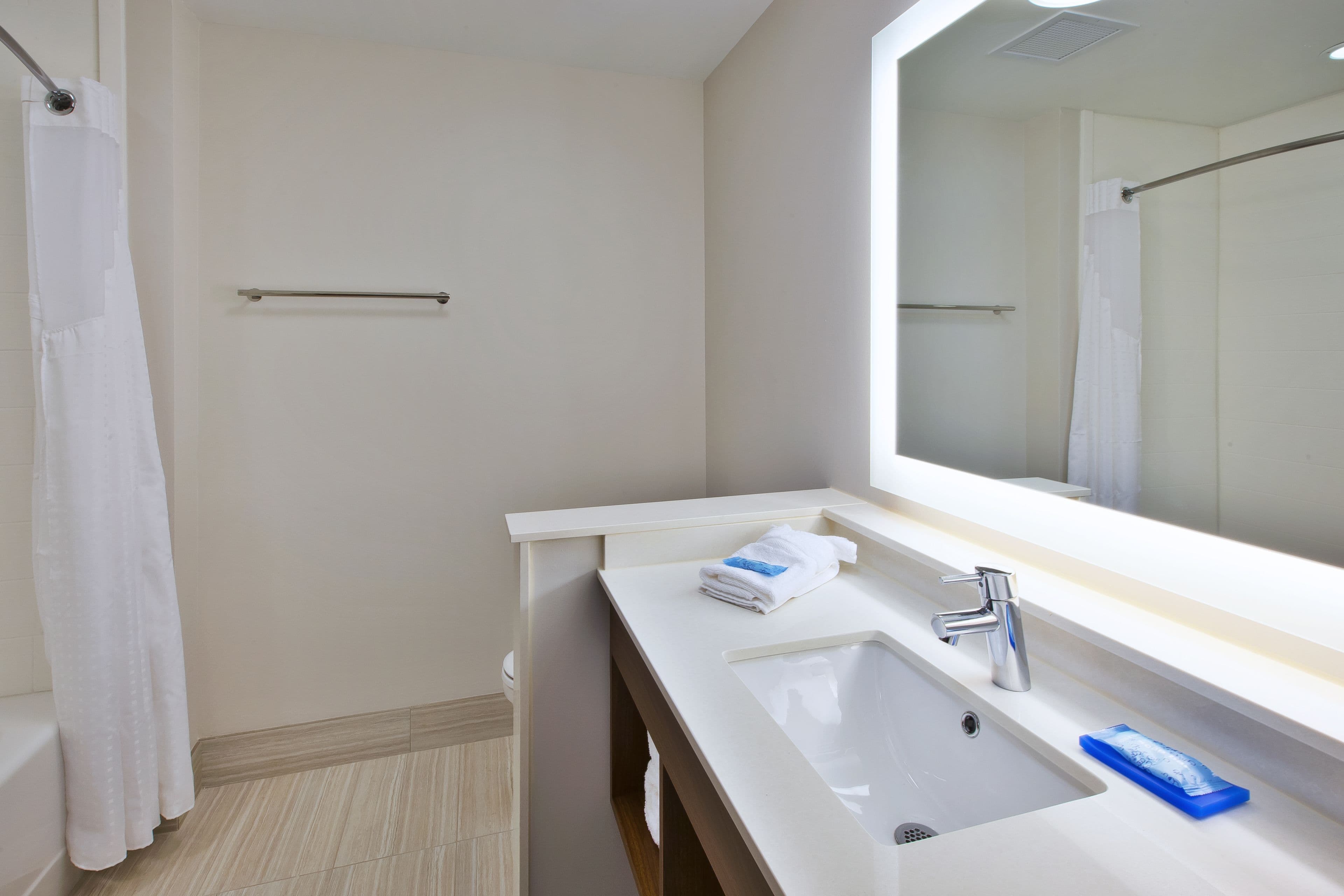 Holiday Inn Express & Suites South Hill — 16