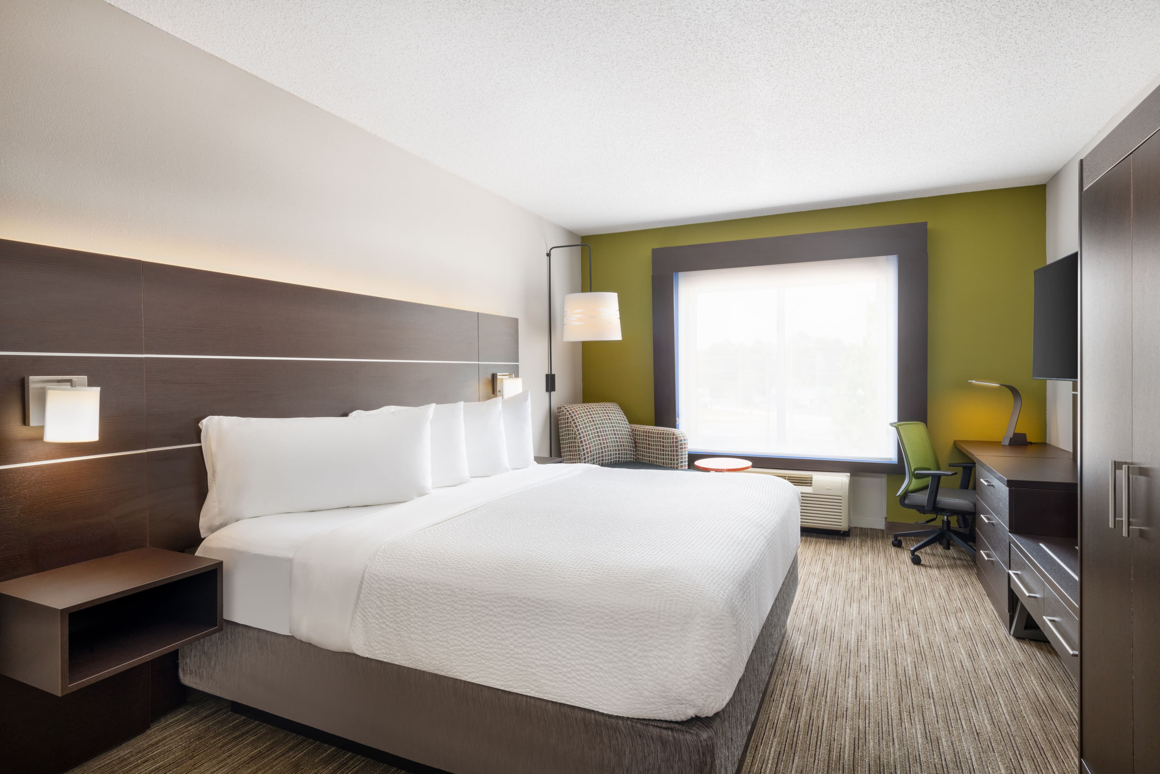 Holiday Inn Express & Suites Spring Hill - Image 5