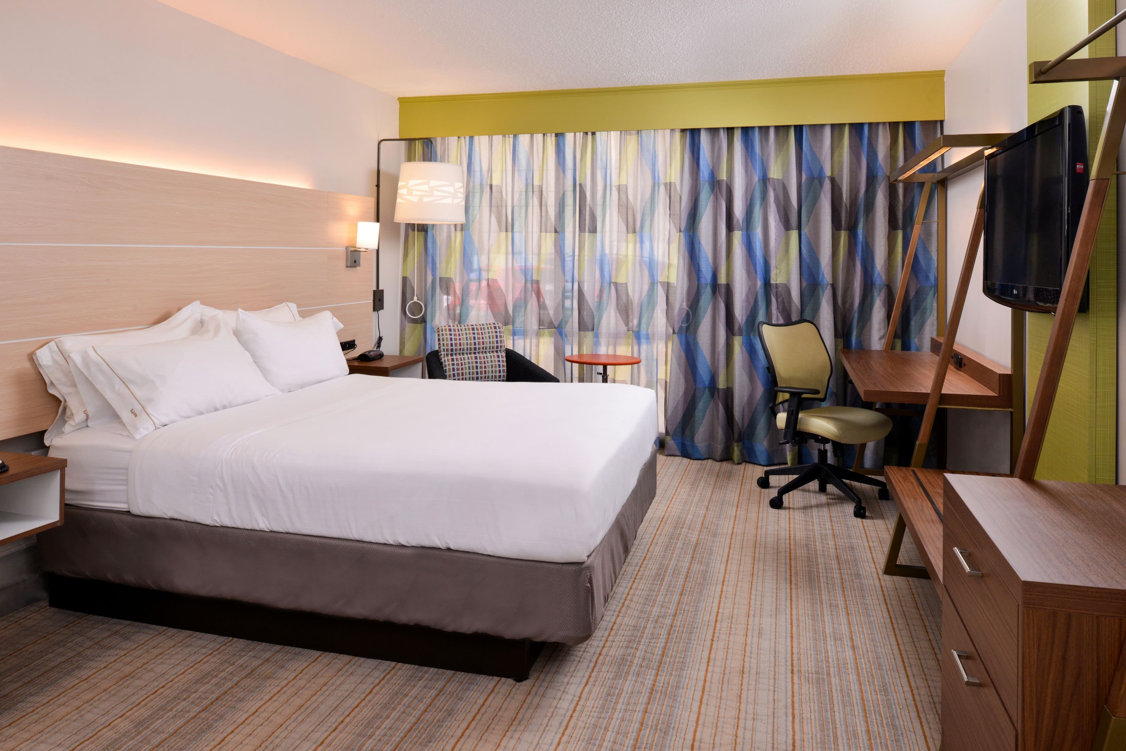 Holiday Inn Express & Suites Springfield — 18