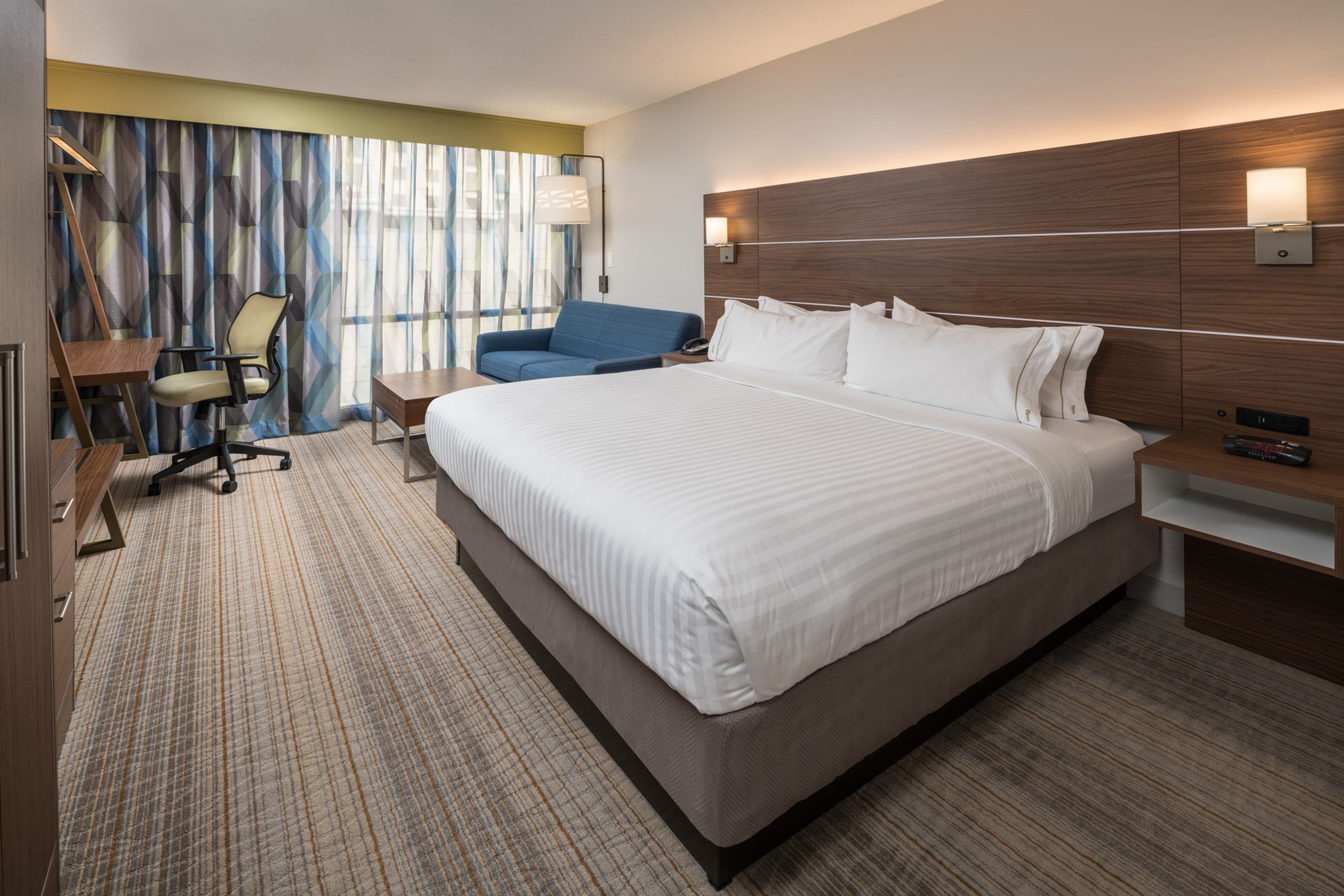 Holiday Inn Express & Suites Springfield — 7