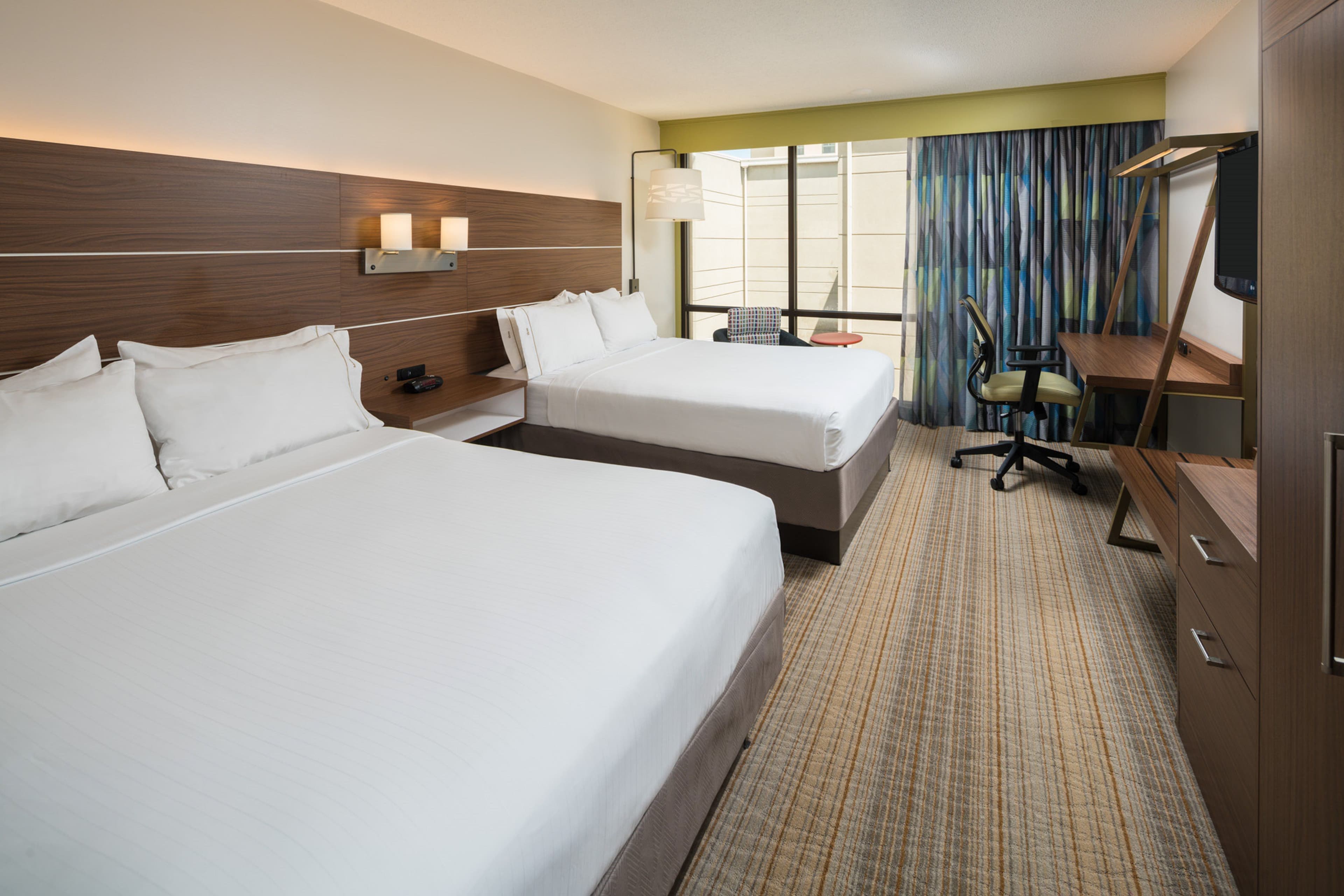 Holiday Inn Express & Suites Springfield — 34