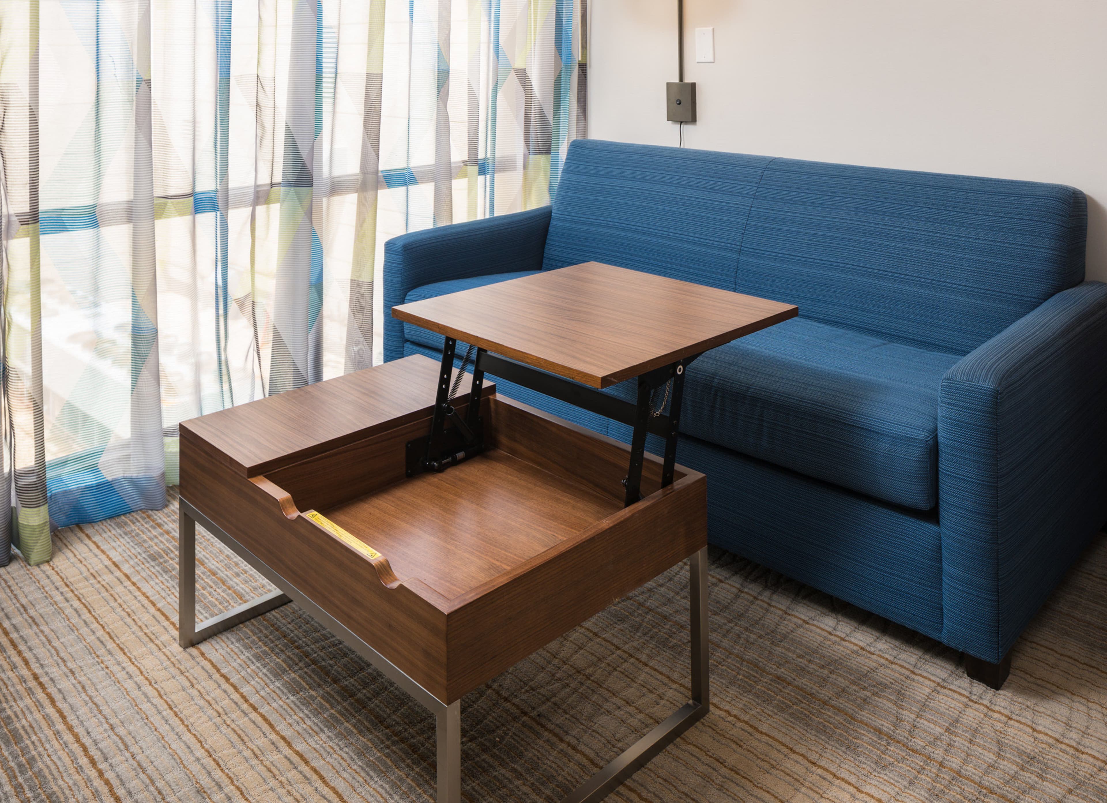 Holiday Inn Express & Suites Springfield — 11