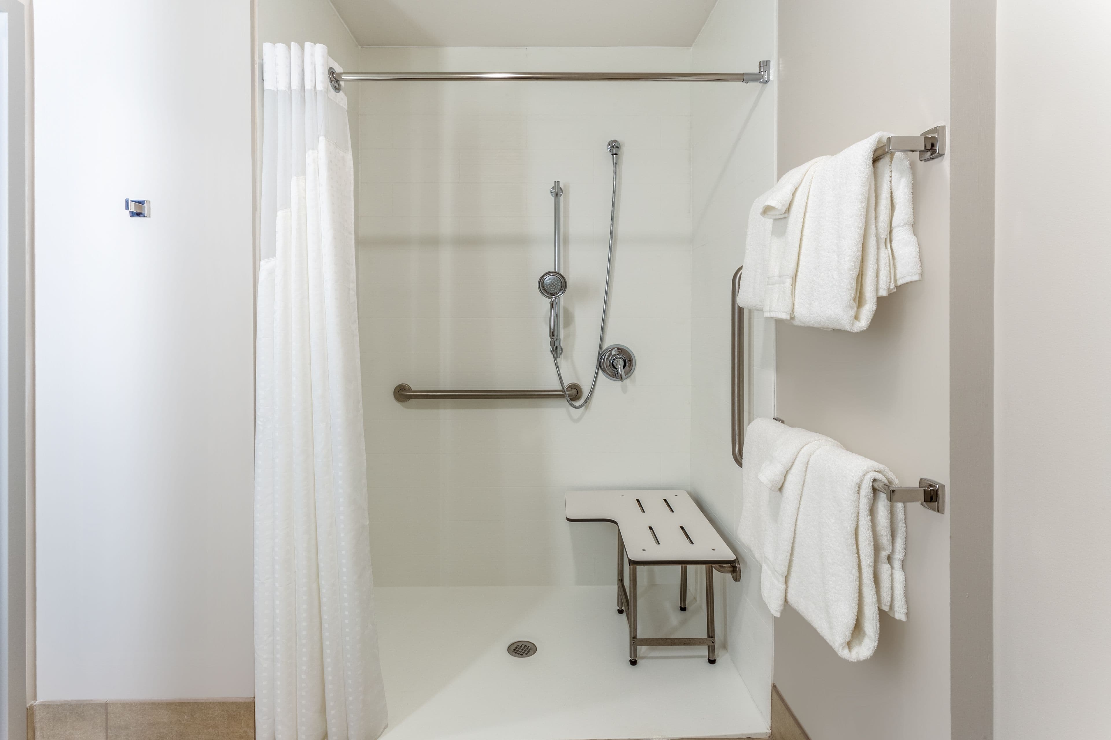 Holiday Inn Express & Suites Springfield North — 10