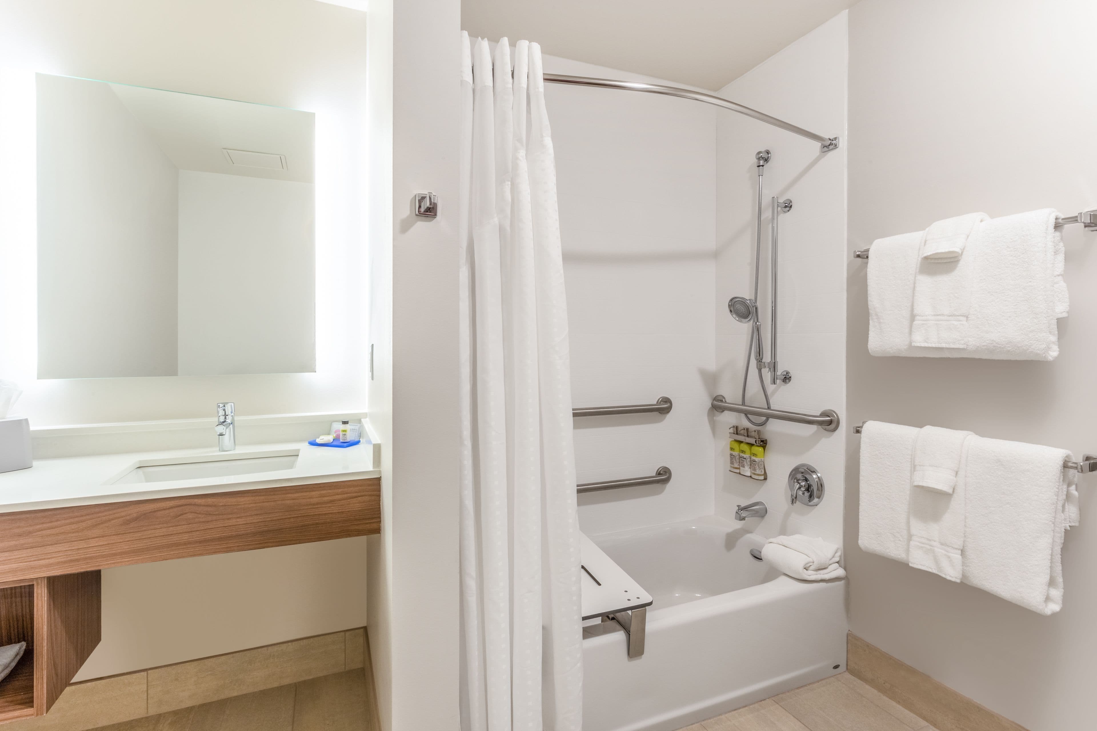 Holiday Inn Express & Suites Springfield North — 21