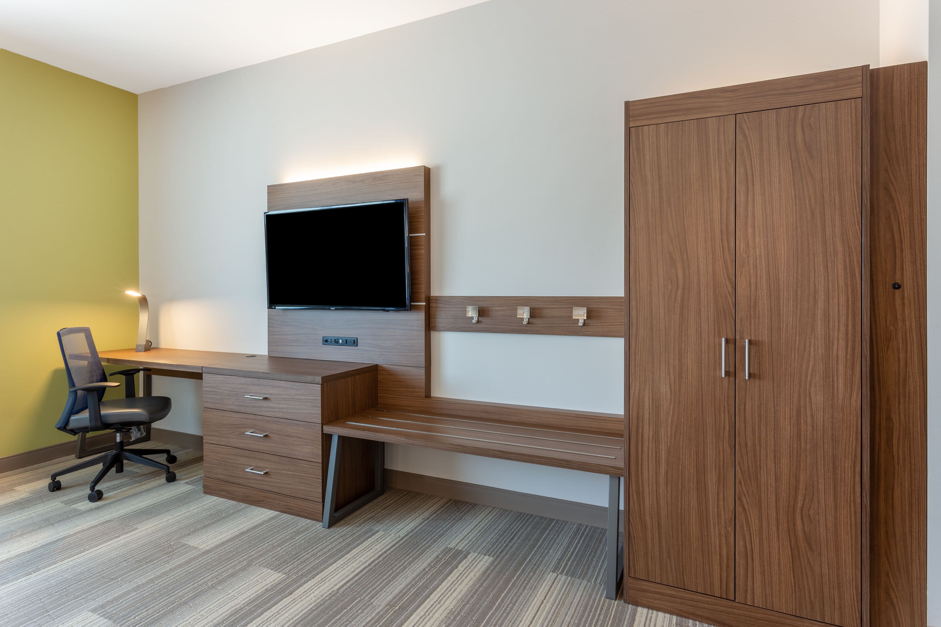 Holiday Inn Express & Suites Springfield North — 9