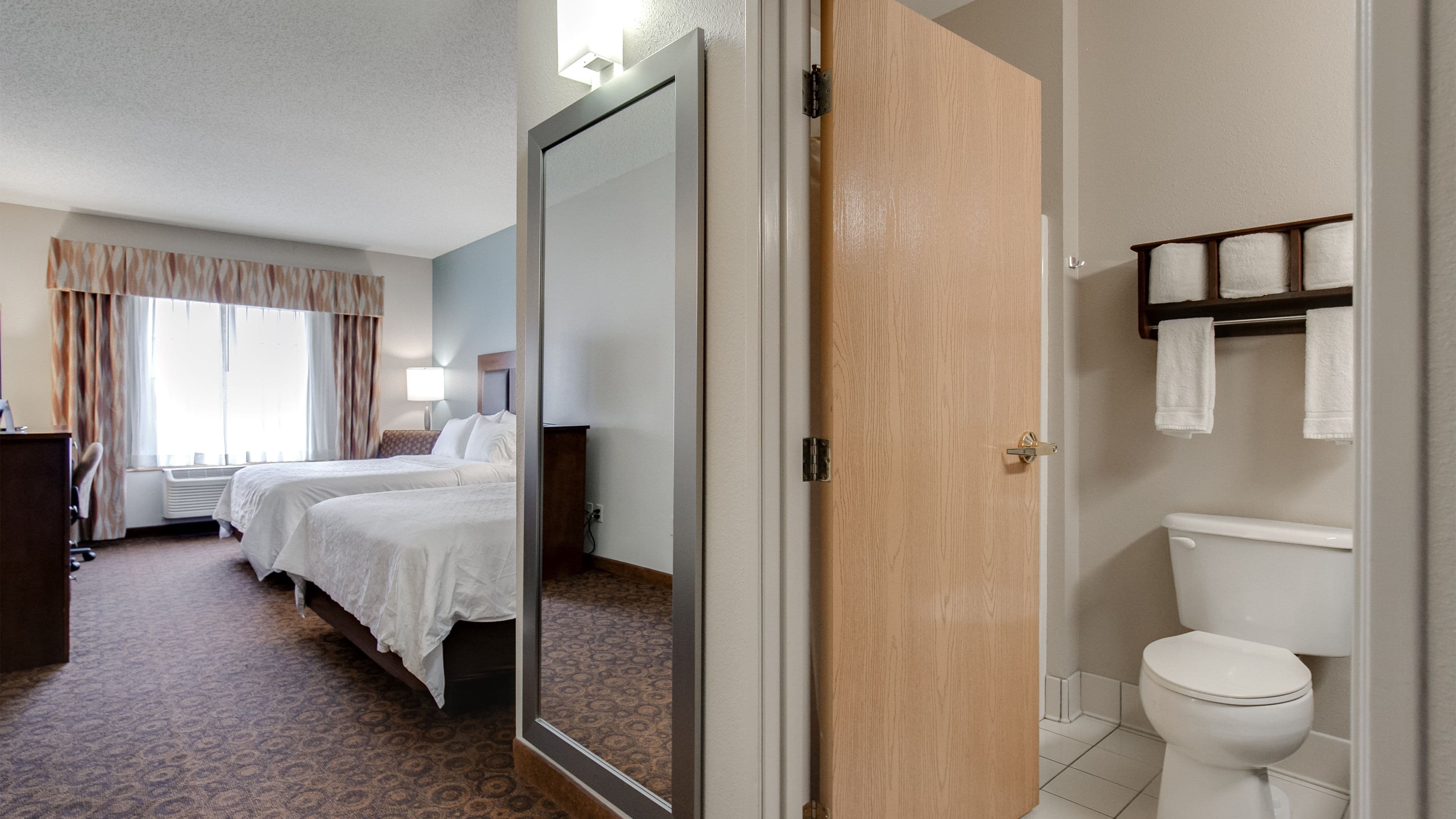 Holiday Inn Express & Suites St. Cloud — 10
