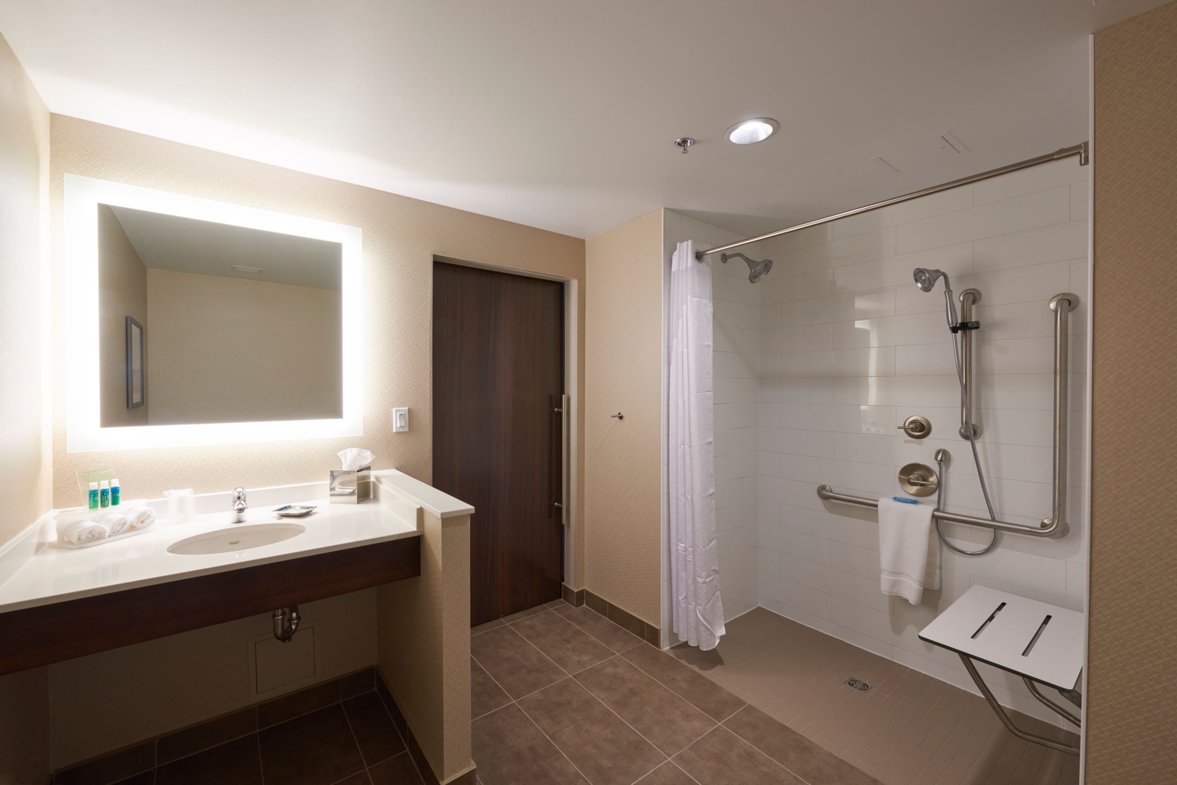 Holiday Inn Express & Suites St John's Airport — 8