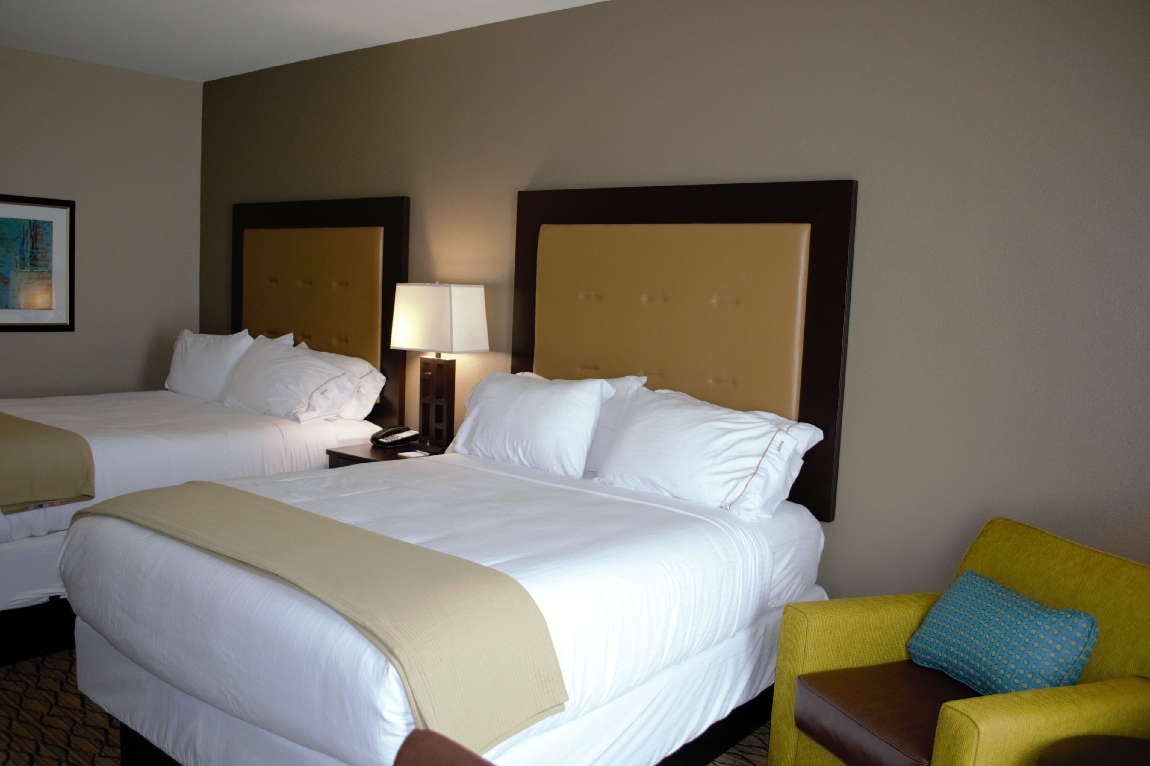 Holiday Inn Express & Suites St. Joseph — 12