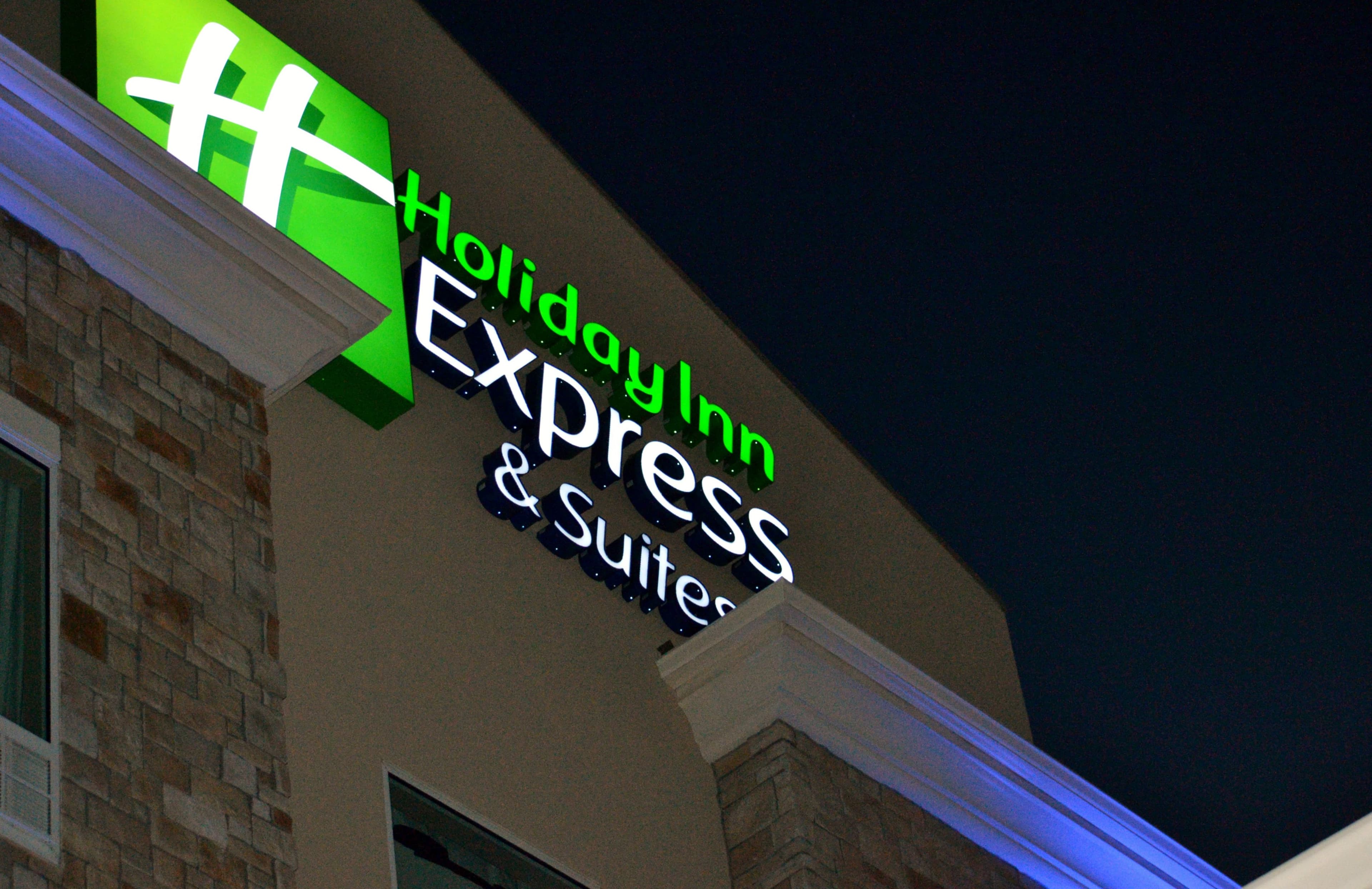 Holiday Inn Express & Suites St. Joseph - Image 1