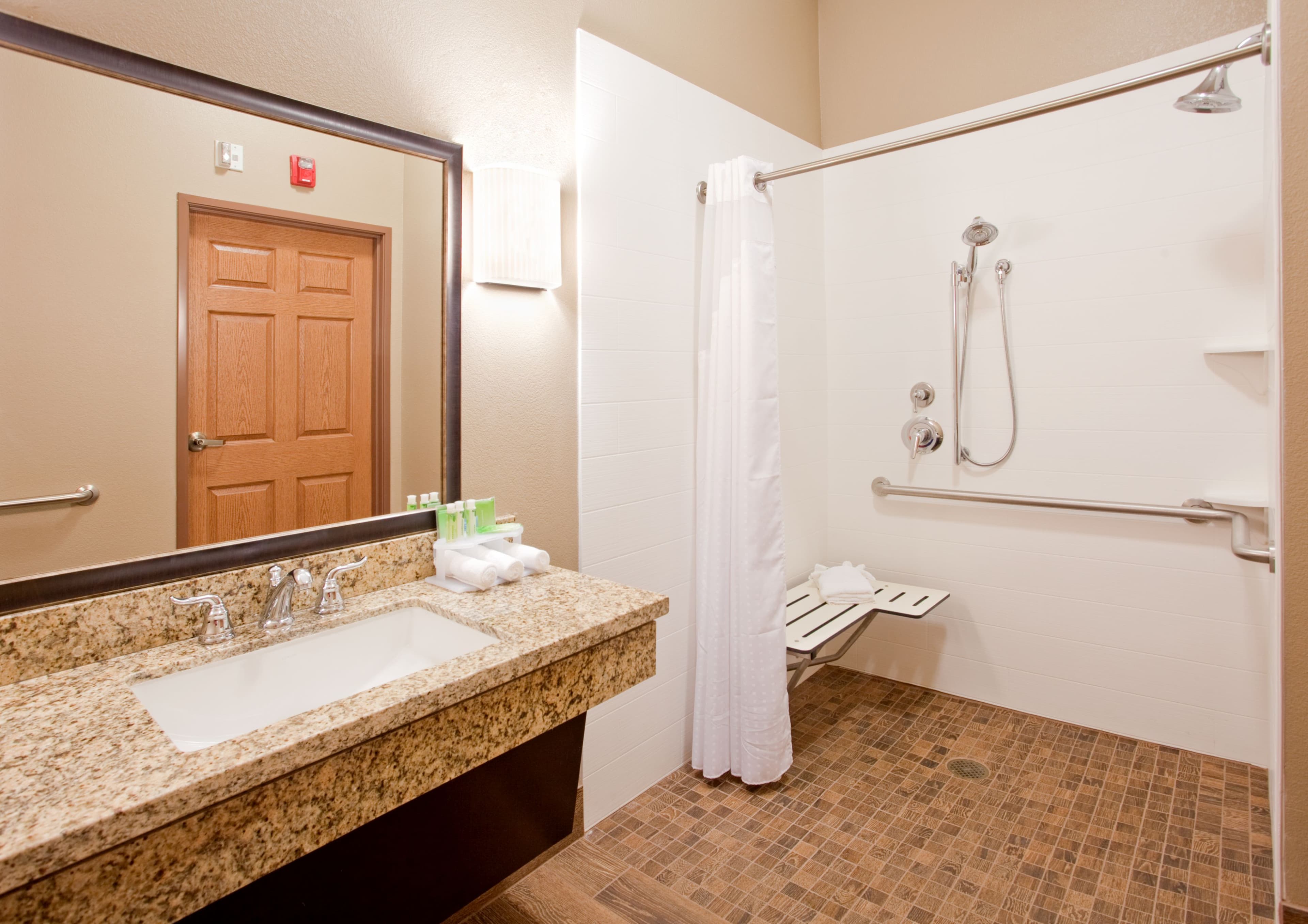 Holiday Inn Express & Suites St. Joseph — 10