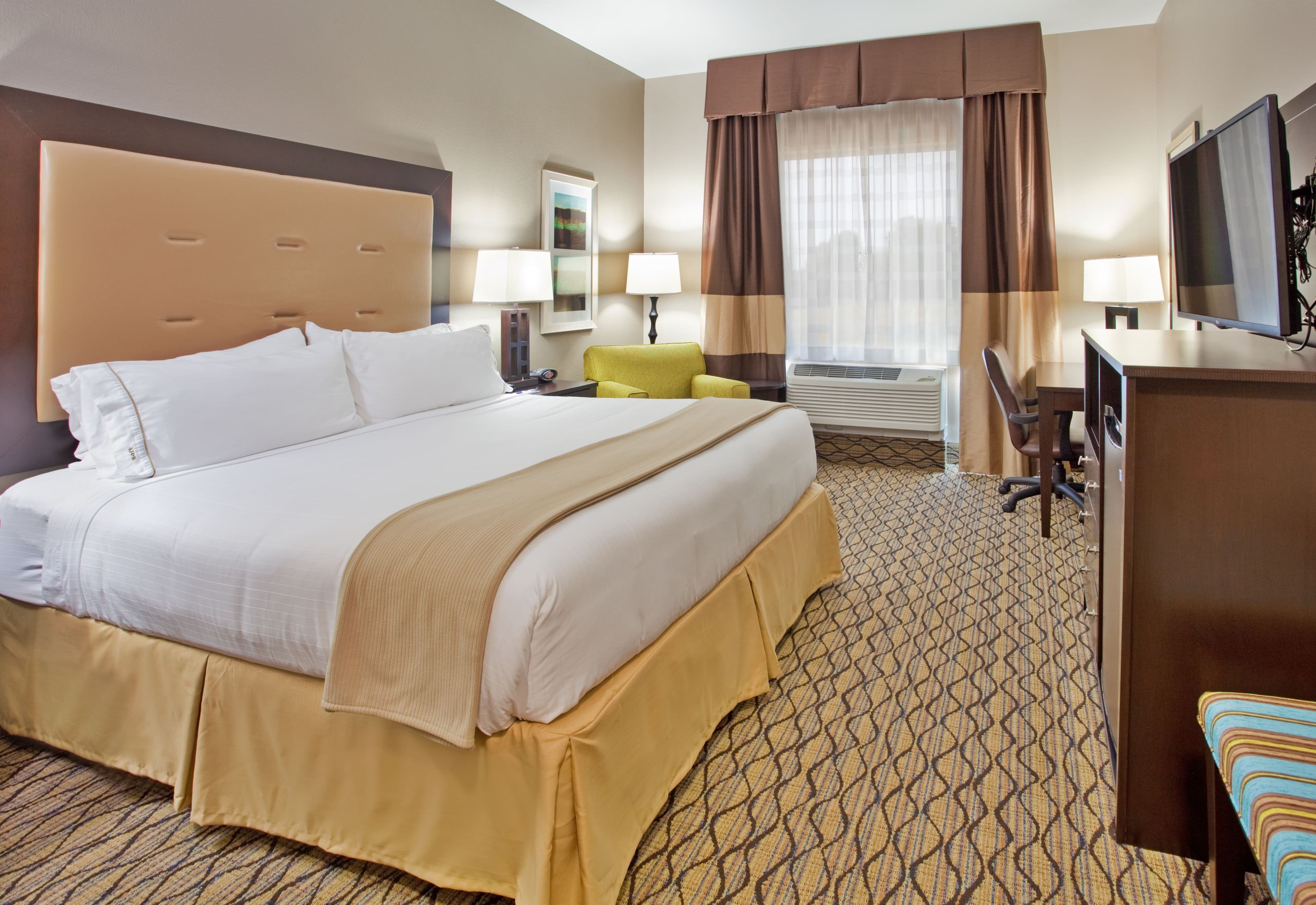 Holiday Inn Express & Suites St. Joseph - Image 4