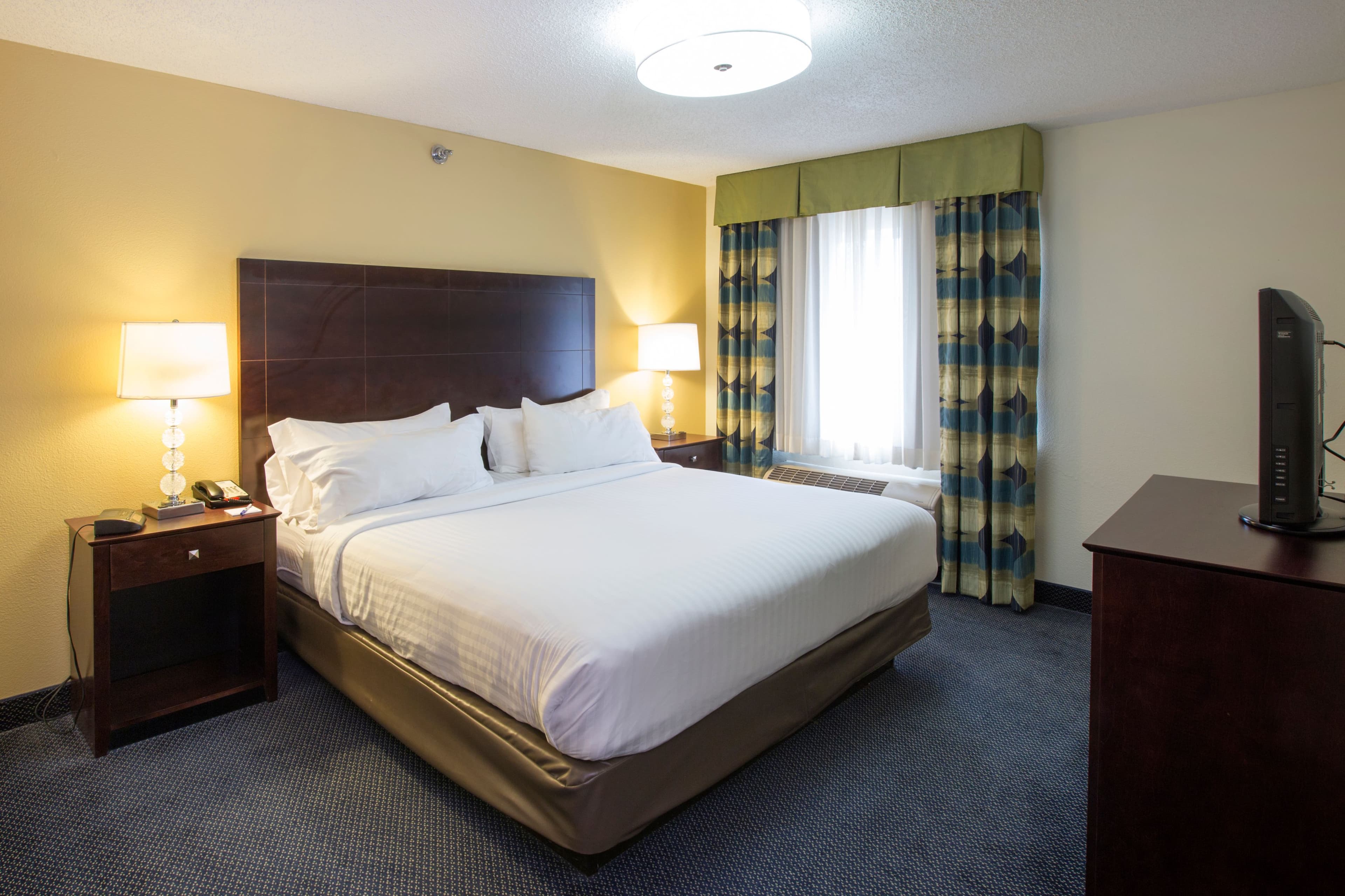 Holiday Inn Express & Suites St. Joseph Lakefront — 6