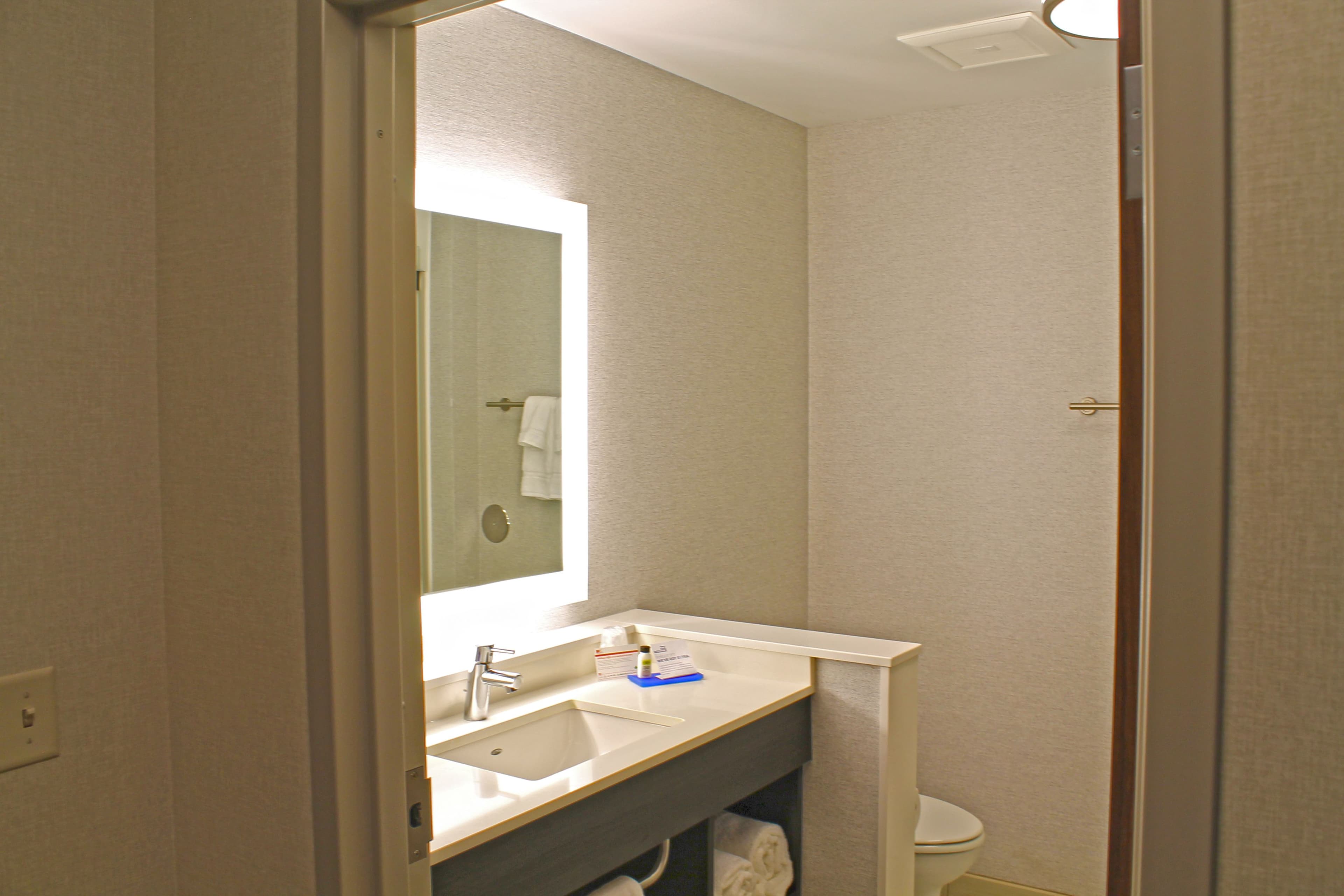 Holiday Inn Express & Suites St. Louis South - I-55 — 7