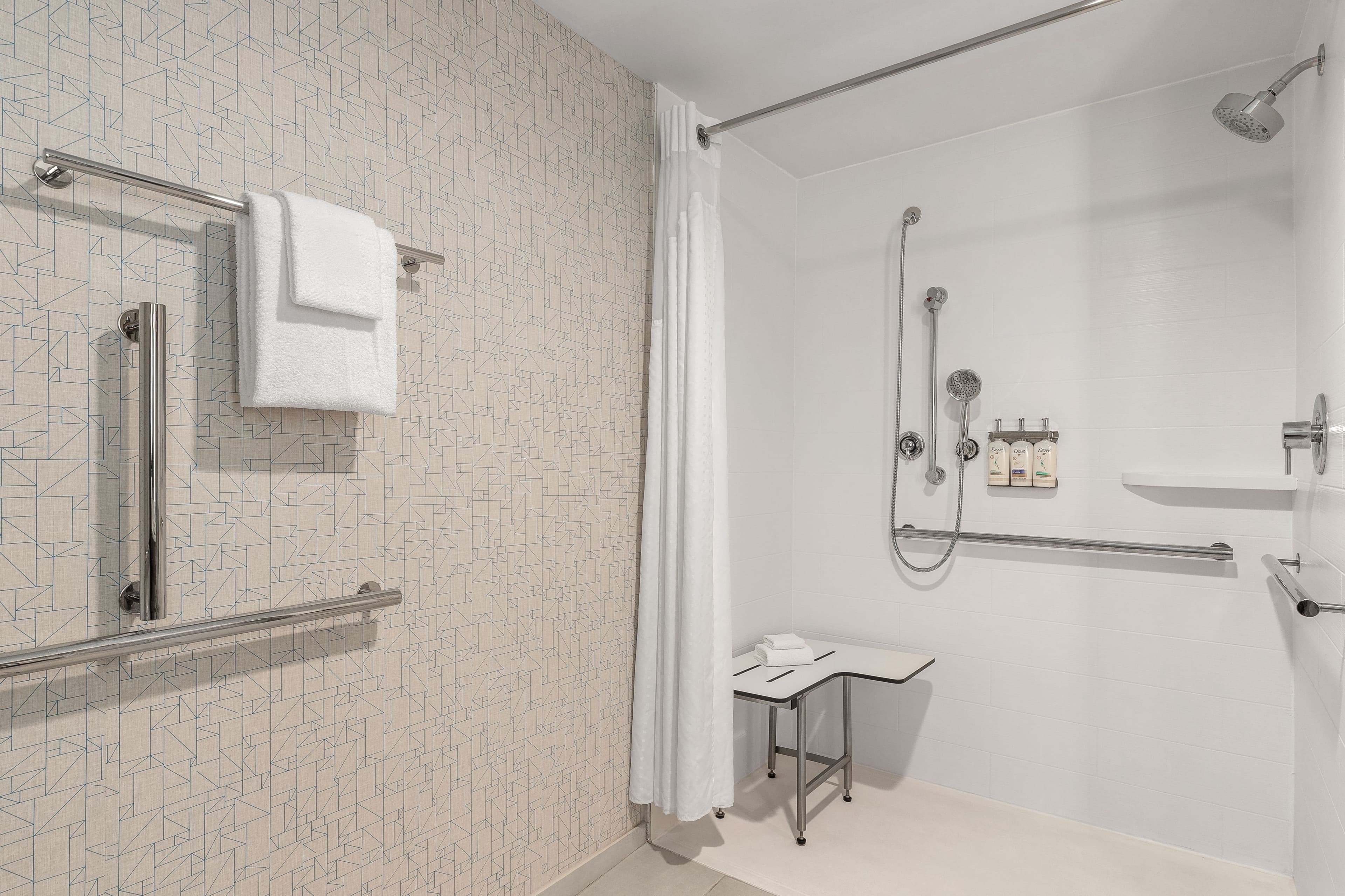 Holiday Inn Express & Suites Staunton — 18