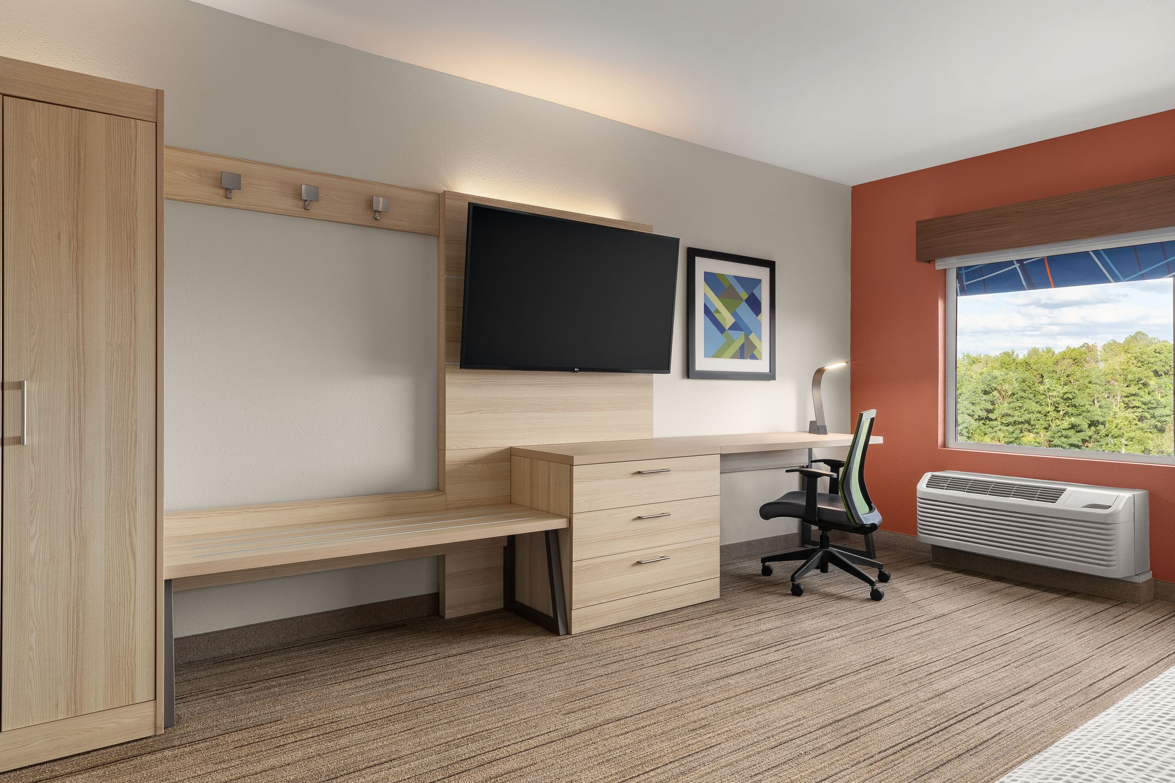 Holiday Inn Express & Suites Staunton — 10