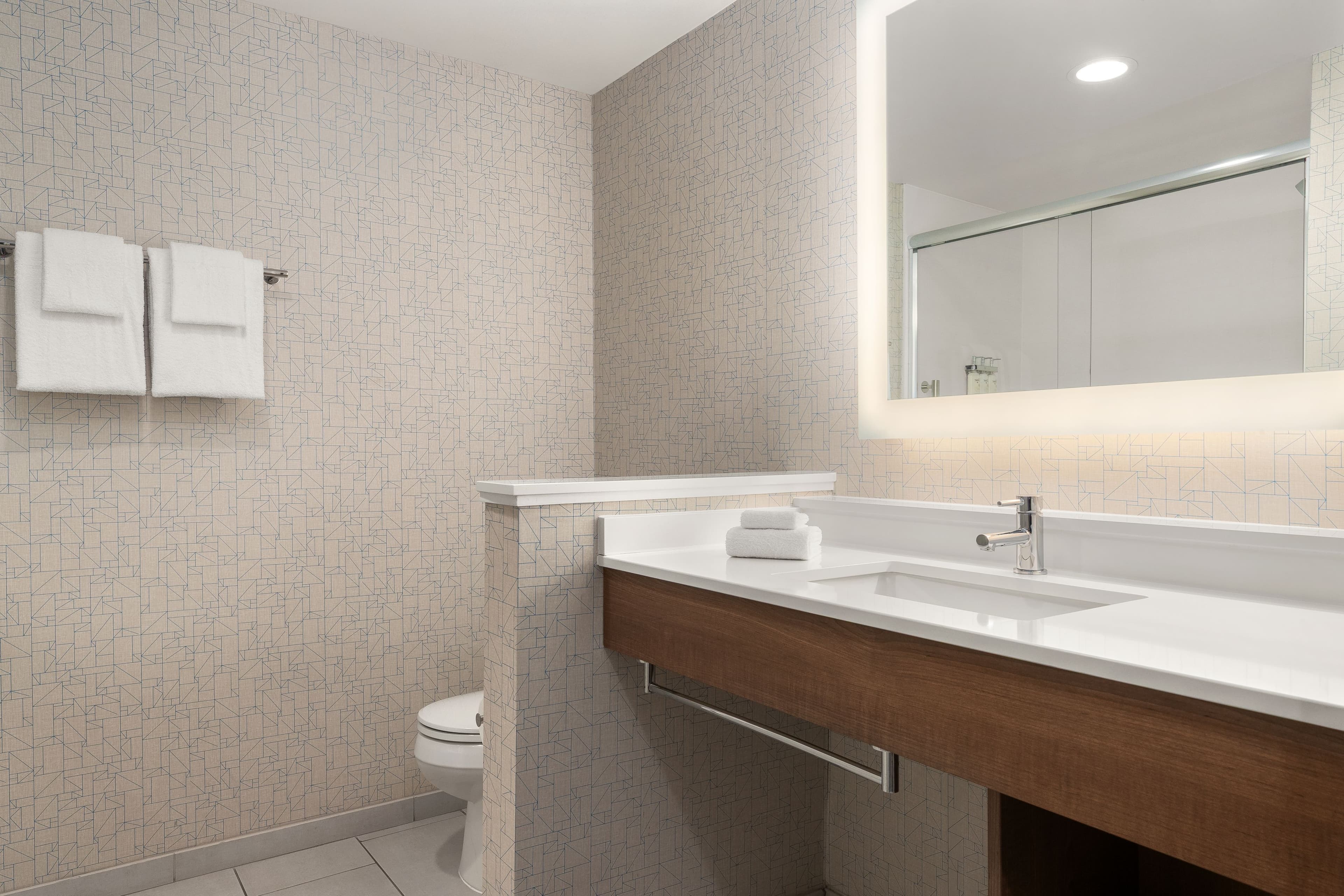 Holiday Inn Express & Suites Staunton — 6