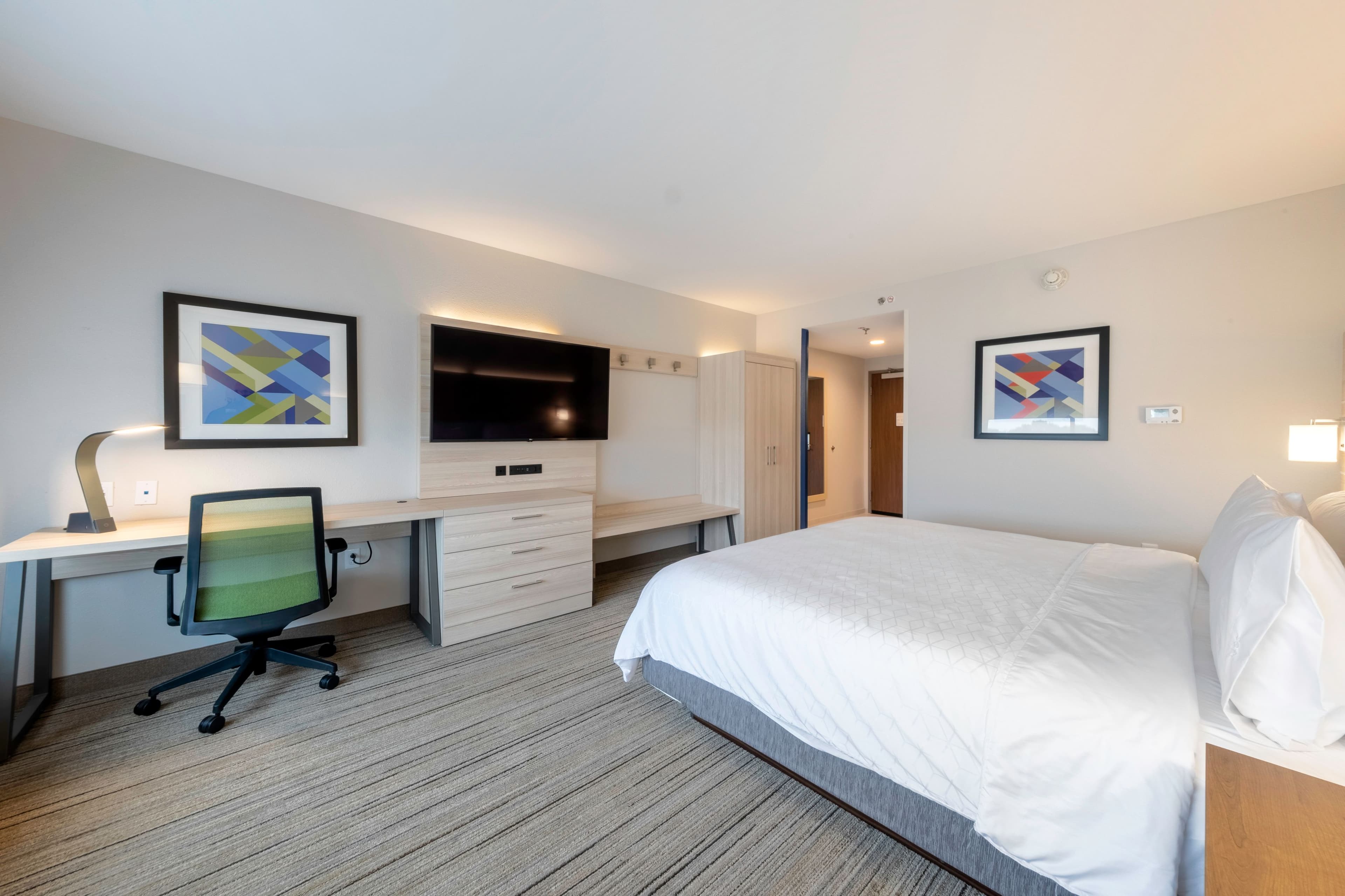 Holiday Inn Express & Suites Staunton — 7