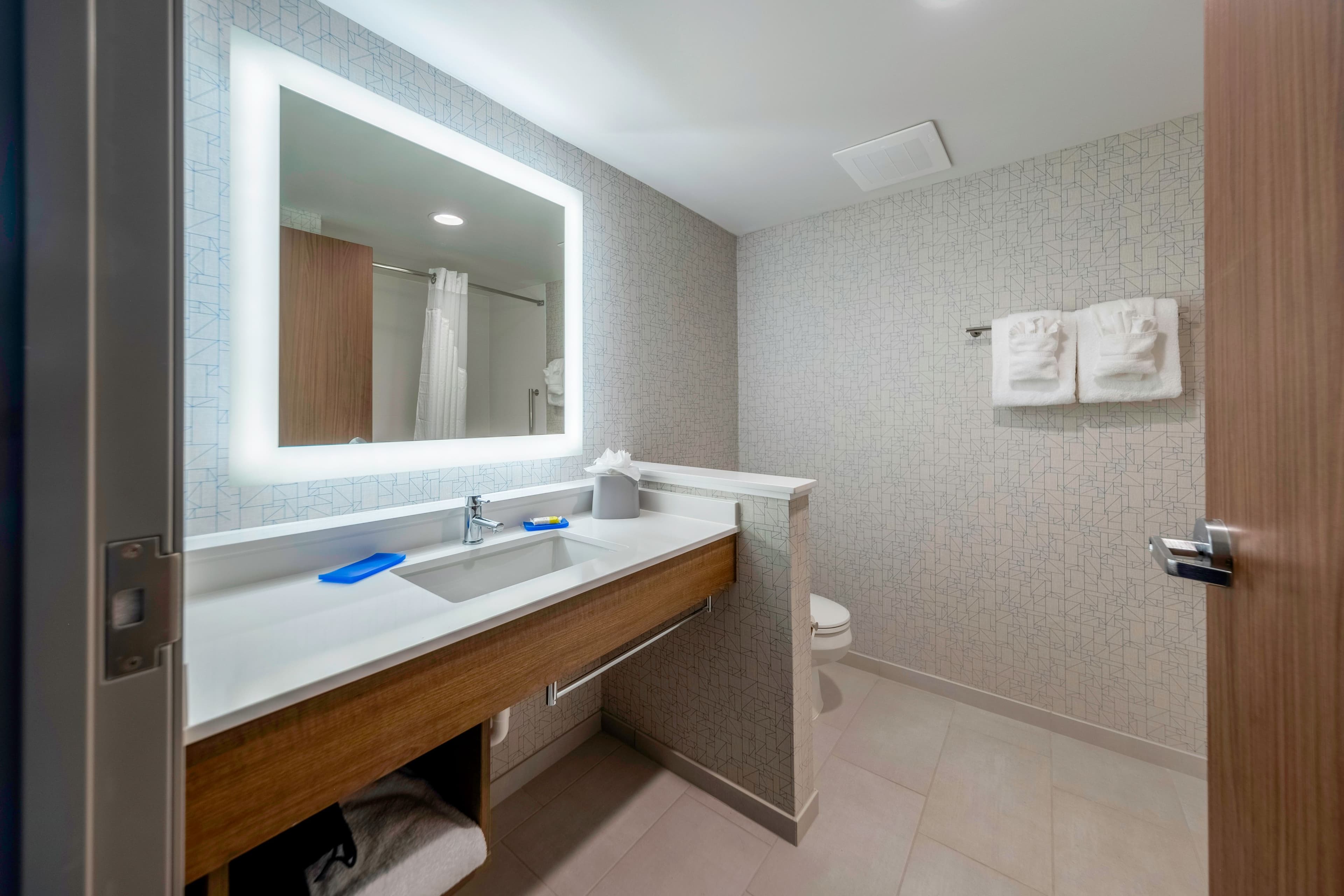 Holiday Inn Express & Suites Staunton — 10