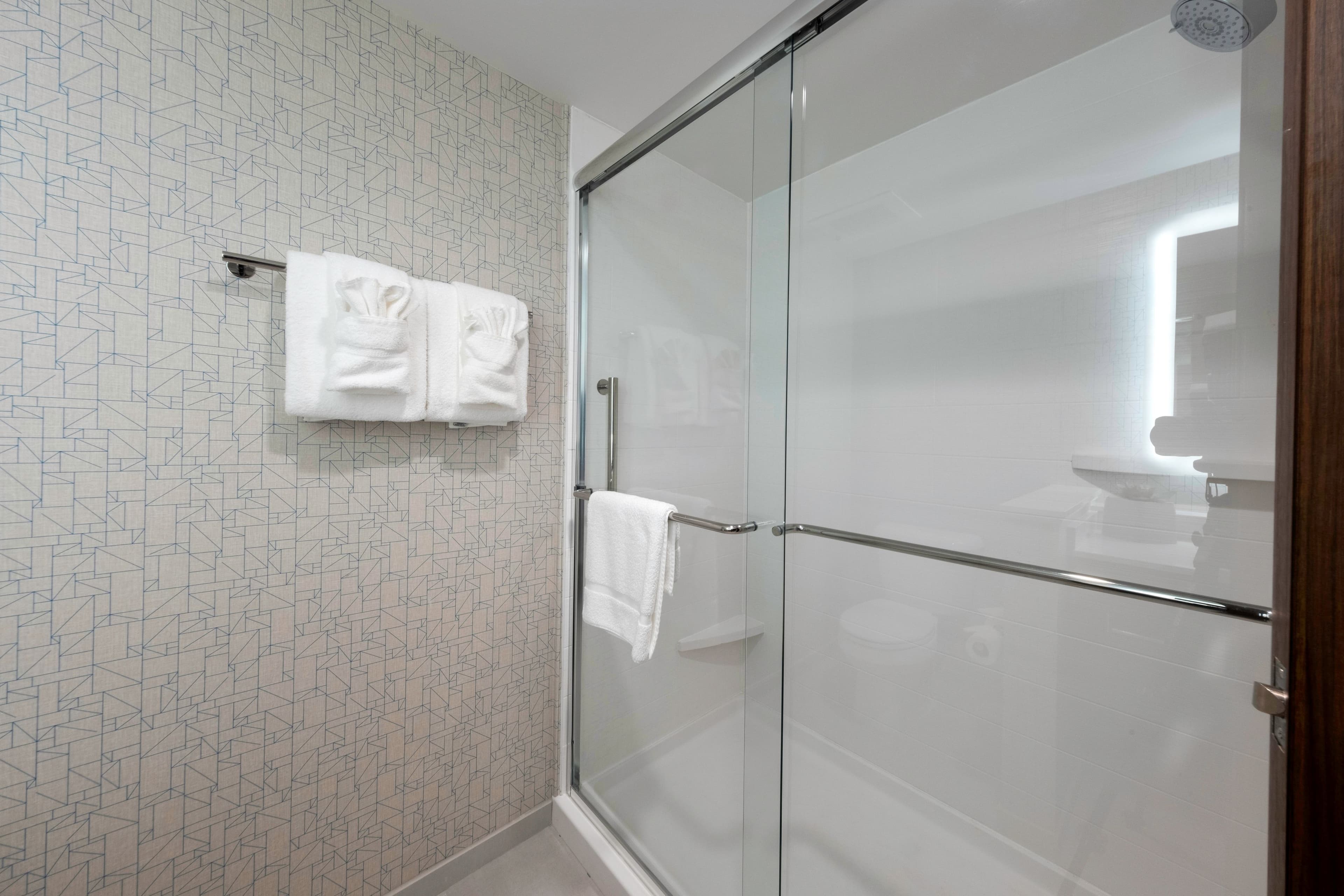 Holiday Inn Express & Suites Staunton — 6