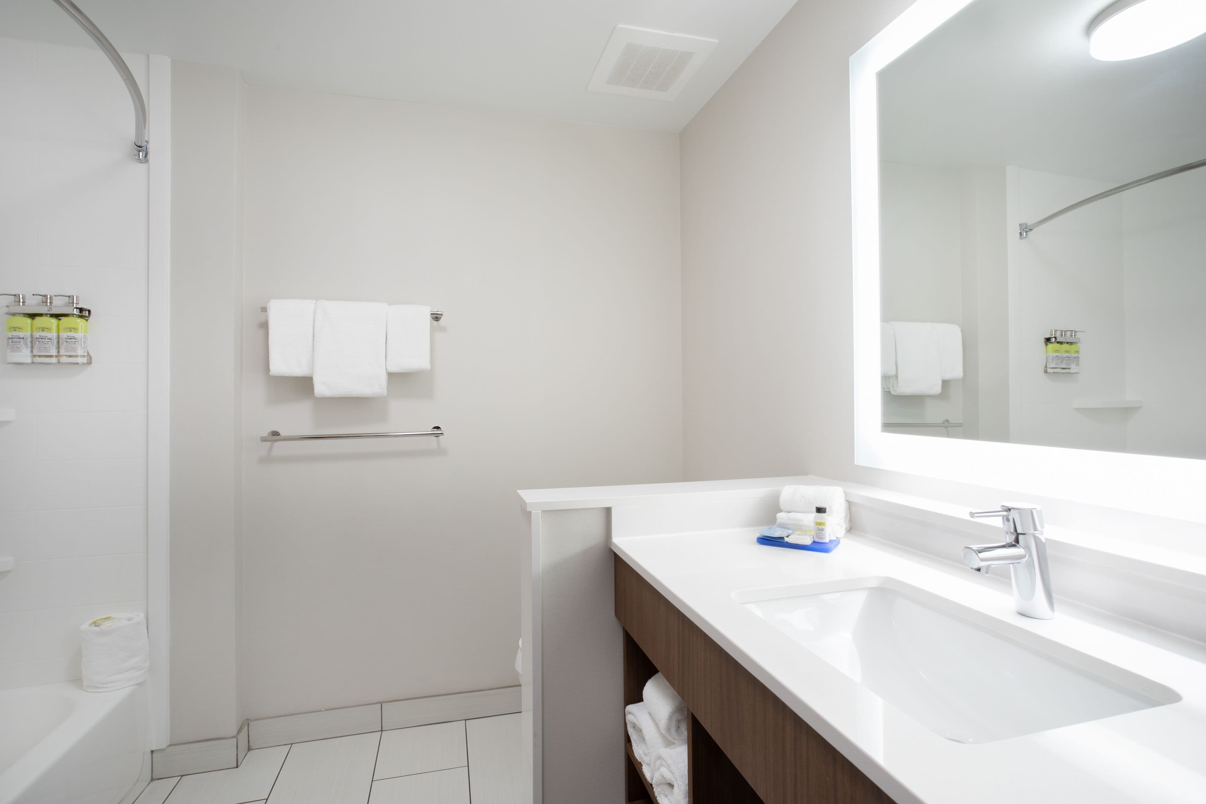 Holiday Inn Express & Suites Sterling — 20
