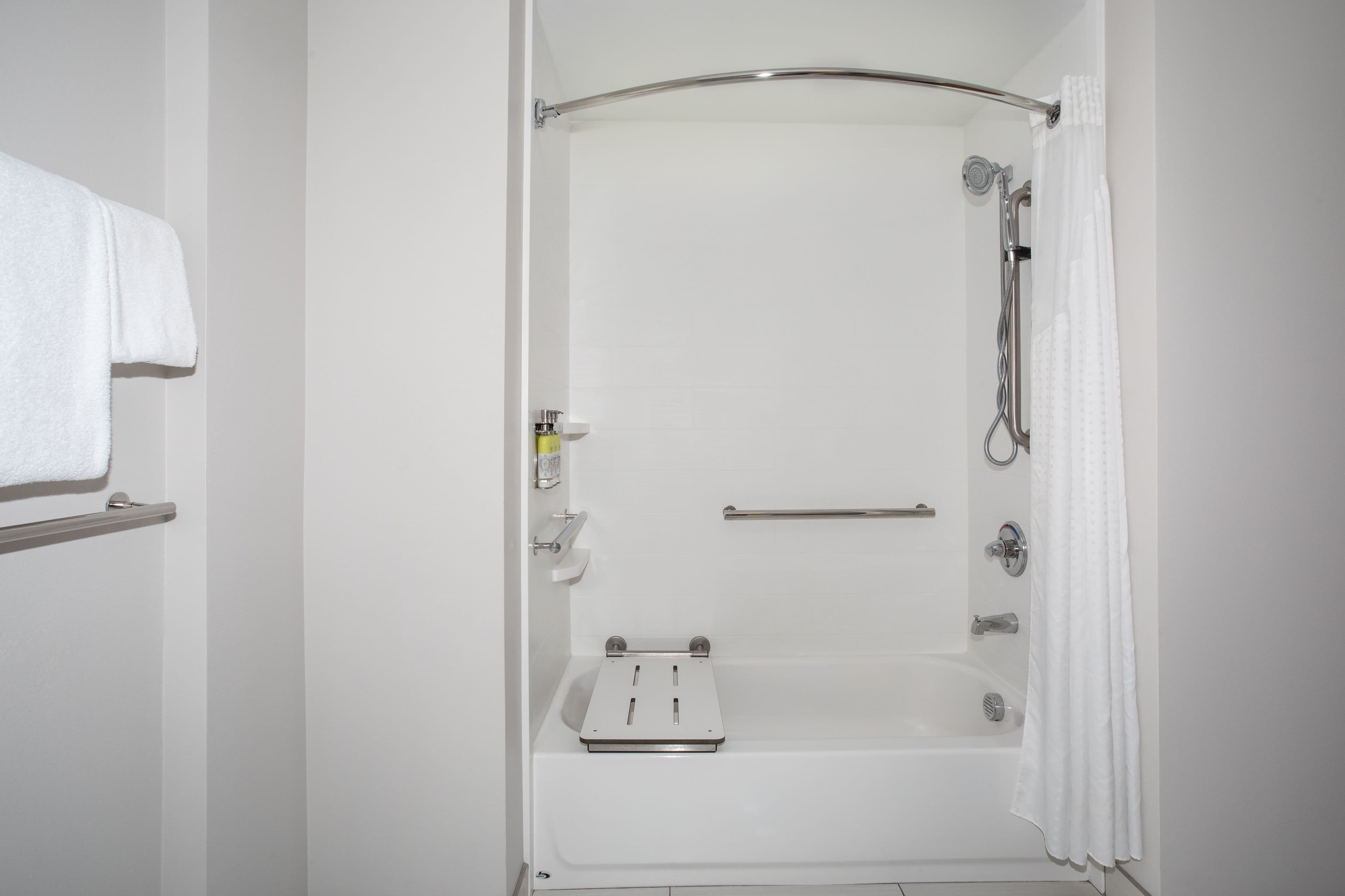 Holiday Inn Express & Suites Sterling — 13
