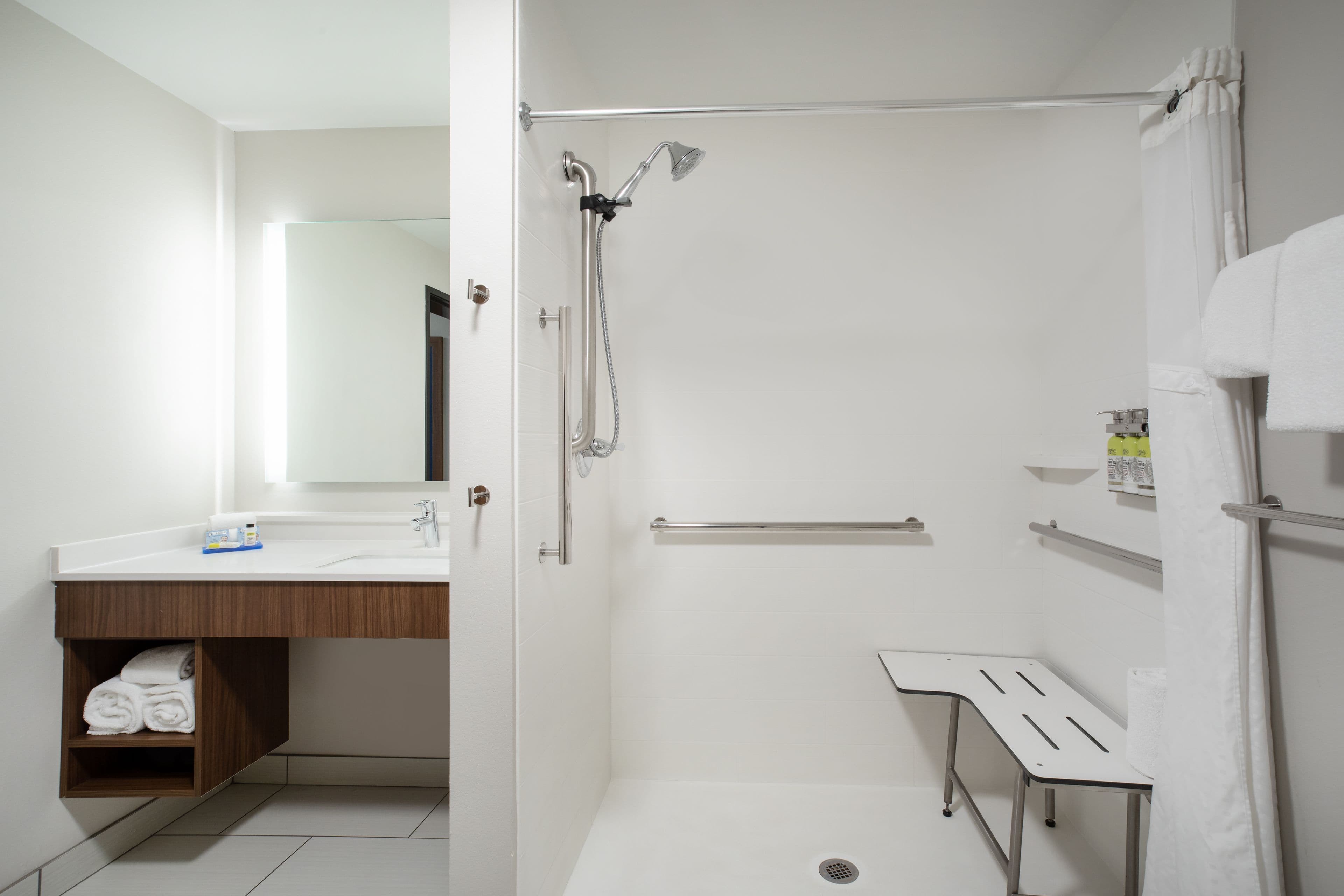 Holiday Inn Express & Suites Sterling — 32