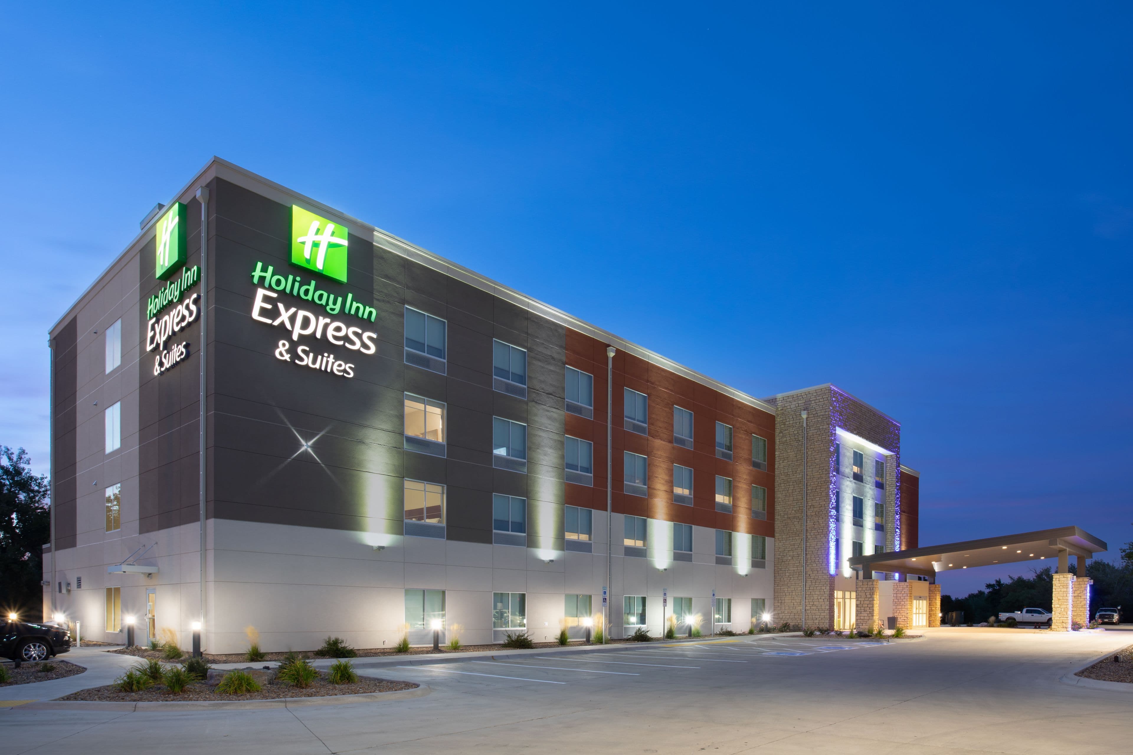 Holiday Inn Express & Suites Sterling - Image 1