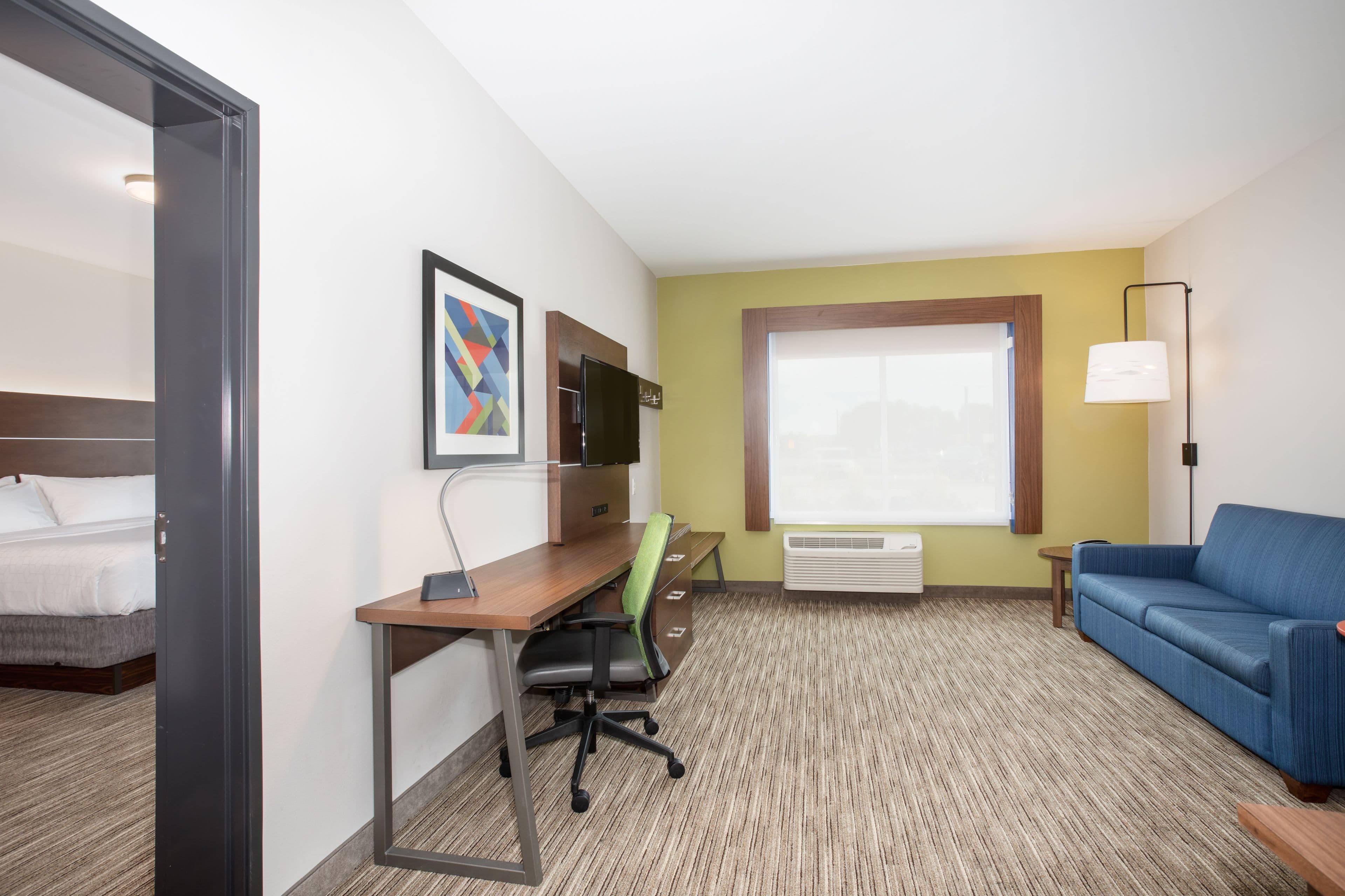Holiday Inn Express & Suites Sterling — 17