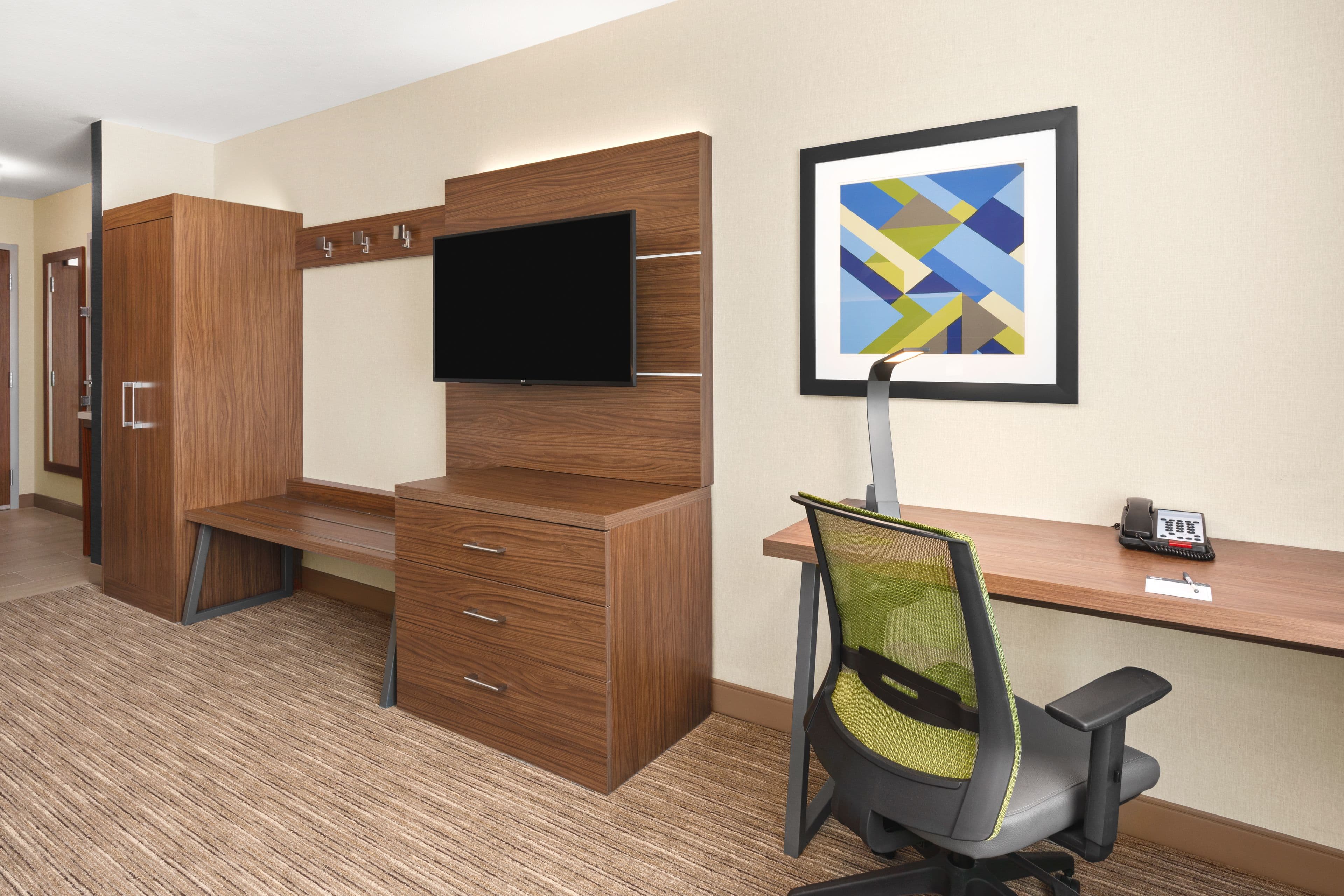 Holiday Inn Express & Suites Suisun City — 13